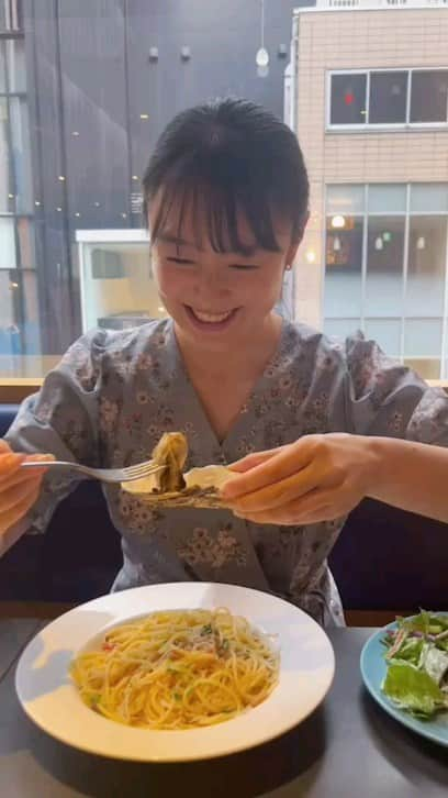 米澤かおりのインスタグラム：「大好物🦪 おいしすぎて困ったなぁ🥺 石川さんに撮影してもらいました🙌 thanks @natsukiishikawa1011   #牡蠣 #蒸し牡蠣 #美味 #うまぁ #幸せ #ランチ #lunch #セントフォース #フリーアナウンサー #米澤かおり」