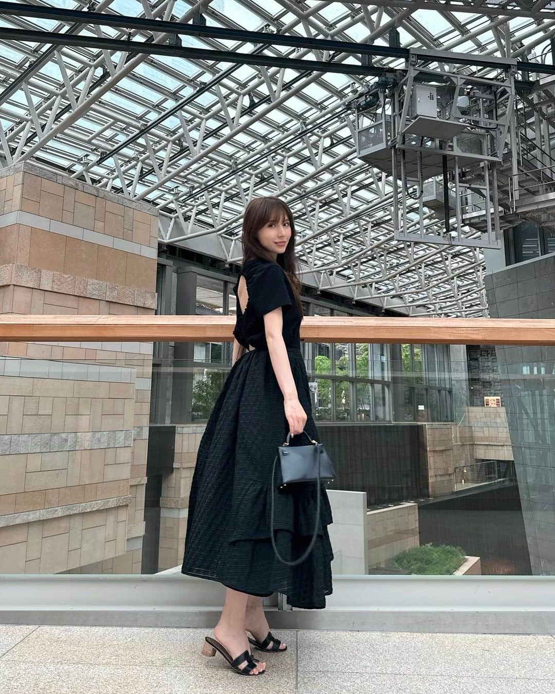 May J.さんのインスタグラム写真 - (May J.Instagram)「All black🖤 久々の　#ootd  #Tshirt & #skirt : #ceciliebahnsen @haunt_daikanyama  #Bag & #sandals : #hermes  #fashion #allblack」6月12日 15時47分 - mayjamileh