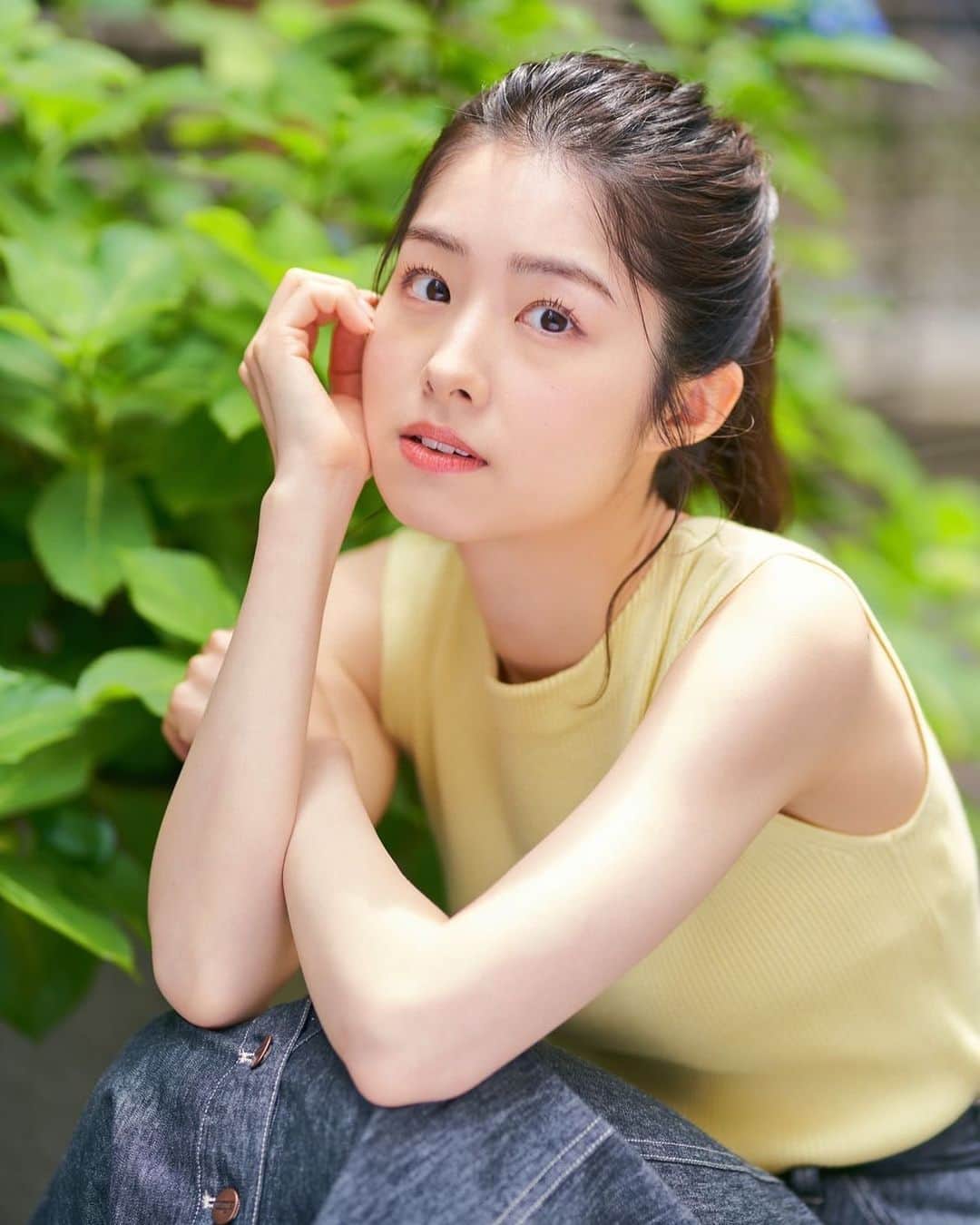 岩立沙穂のインスタグラム：「ご報告です🌷 .  この度、事務所を移籍しTRUSTARに所属することになりました！  trustar.co.jp  これからはAKB48の一員としてだけでなく、自分の興味のある分野から更に活動の範囲を広げていきたいです。 食にまつわるお仕事やご無沙汰になってしまっているお芝居、他にもやってみたいと思いながらも動き出せずにいたことが色々あるんです😌 もちろんまだまだ歌って踊って喋りますので、より多くの楽しい時間を皆さんと共有していけるように頑張ります！  すでに事務所の方と相談中のこともあるのでお楽しみに〜💕  AKB48に加入して12年目の今、こうしてご縁をいただけたことや新たな挑戦ができる環境があることにすごく感謝しています。  これからも応援よろしくお願いします🌼  . #岩立沙穂」