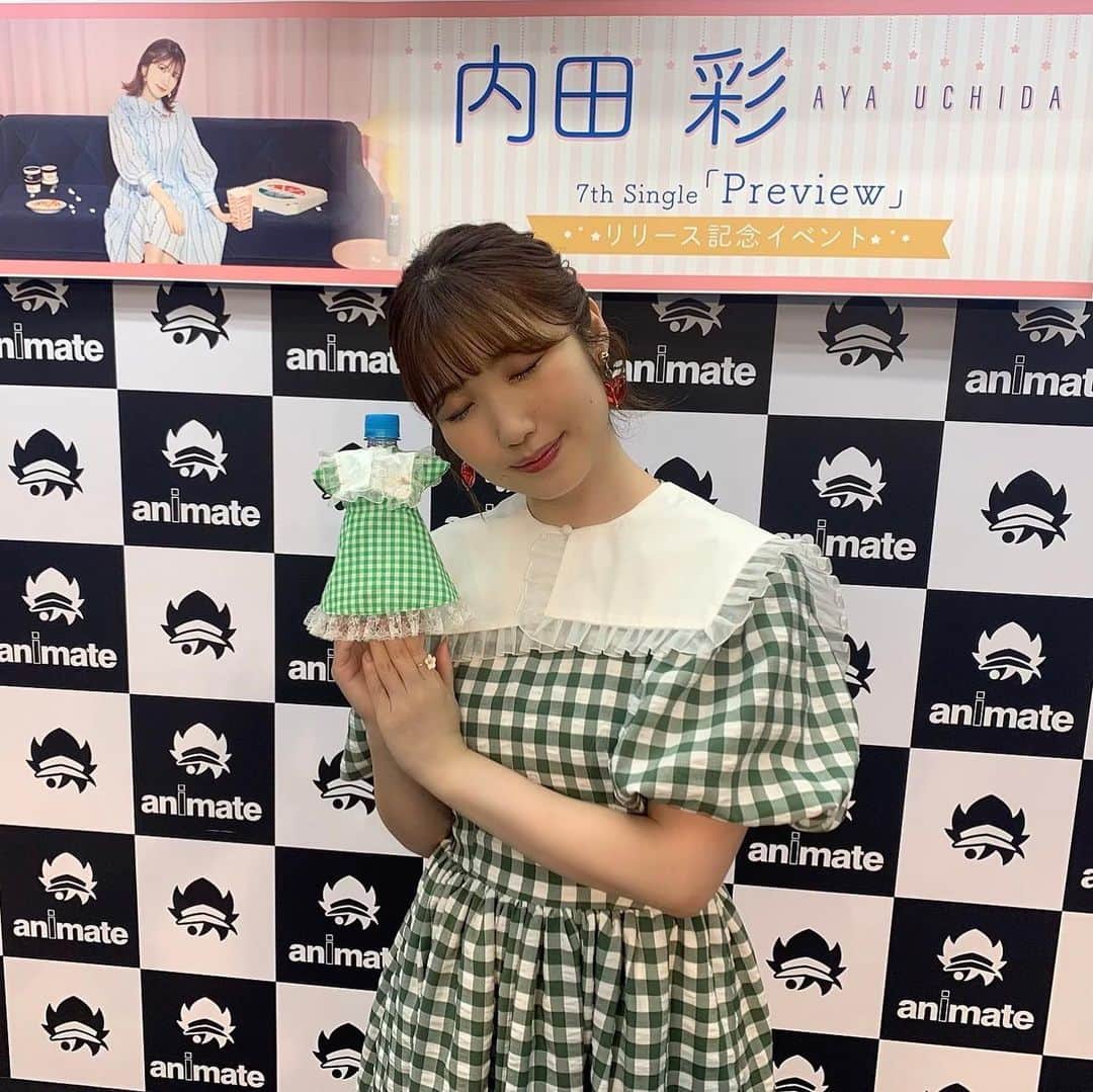 内田彩のインスタグラム：「🐙  日曜日は大阪イベントDAYでした！  アニメイト大阪日本橋のスタッフさんが、私とお揃いのペットボトルのお洋服を作ってくれたそうです…♡  嬉しい🥰ありがとうございました❣️  ミニサイズで可愛かったよ〜👗」