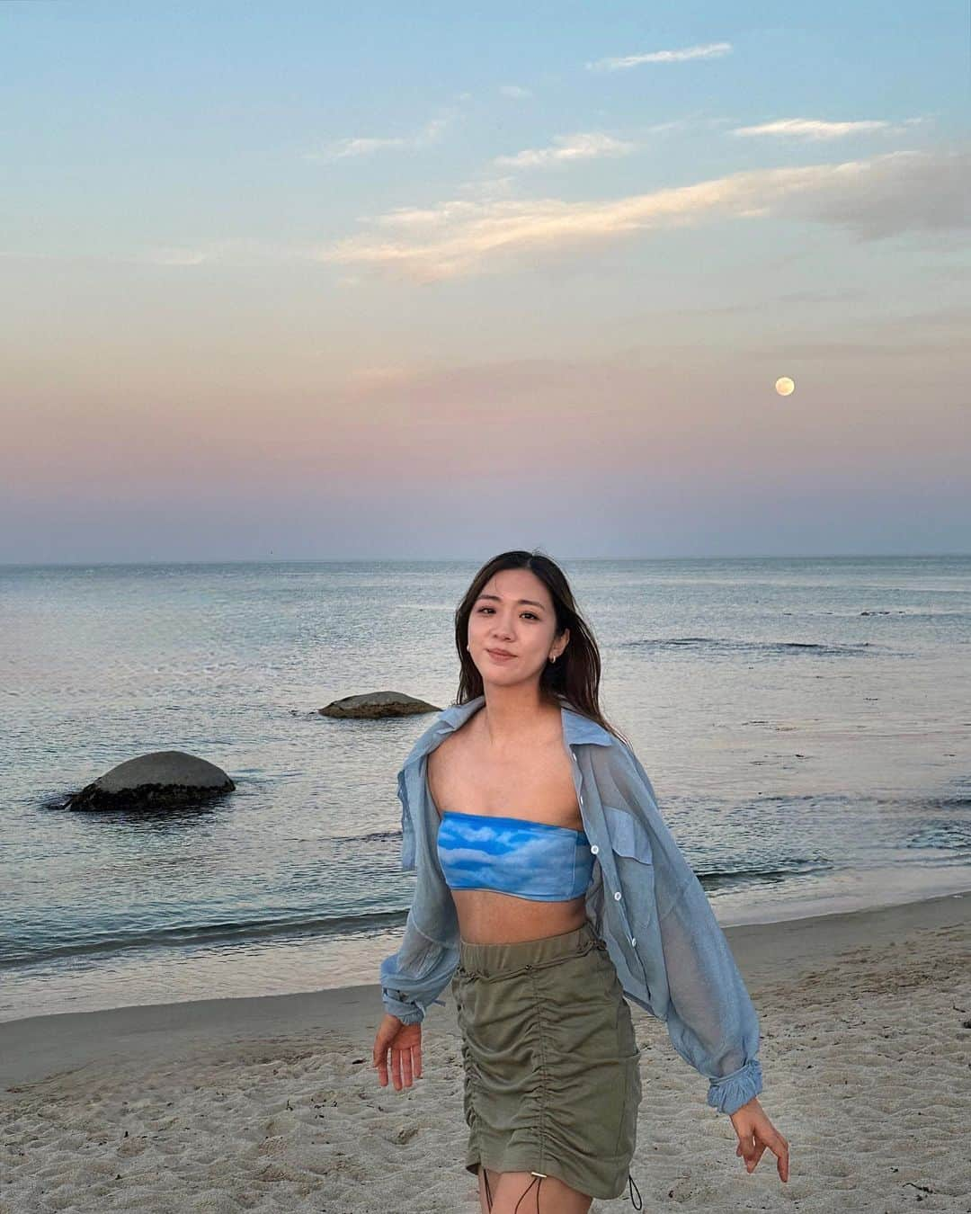 ティナ さんのインスタグラム写真 - (ティナ Instagram)「Gangneung was so beautiful…🫶🏻Saw the moon & sunset at the same time 🌕」6月12日 21時36分 - soobeanie_