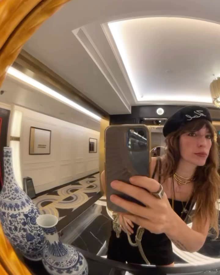 ルー・ドワイヨンのインスタグラム：「Thank you @thekarllagerfeld for making me feel like a ⭐️! First oversea trip since the baby to discover astonishing Macao 💚 ! Thank you @carolinelebar for showing me Karl’s archives, his books of @librairie7l and all the creative work he put into his last project. 🖤」