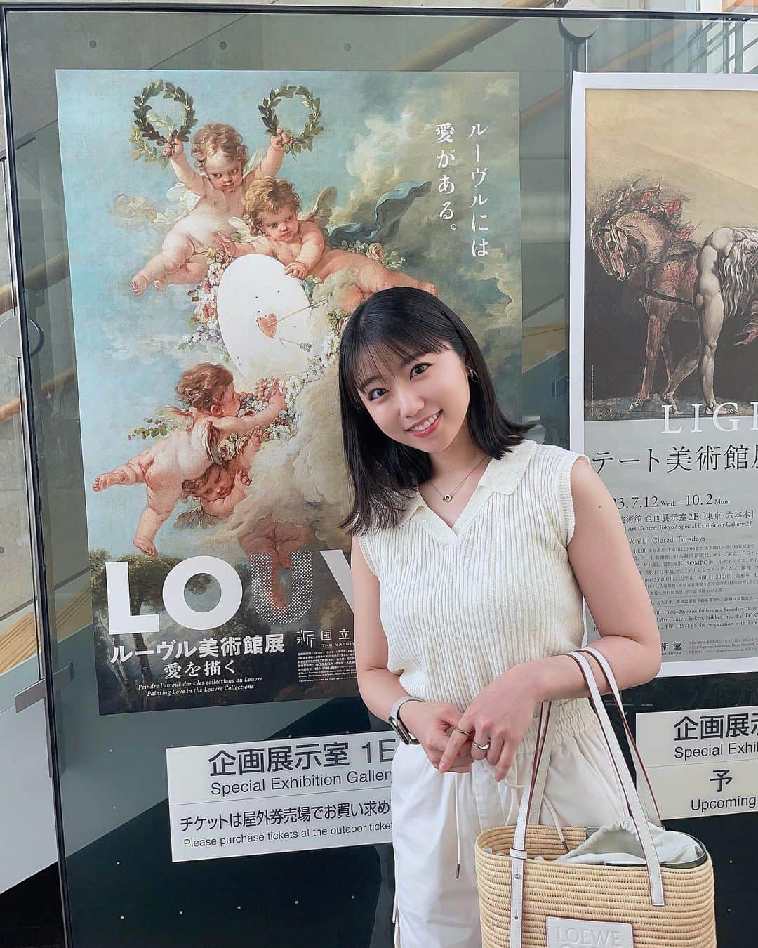 涼掛凛さんのインスタグラム写真 - (涼掛凛Instagram)「ずっと行きたかったルーヴル美術館展へ行ってまいりました👼💗  愛はここにあった…！  . . . . . . . #ルーヴル美術館展 #ルーヴルには愛がある#ルーブル美術館展 #ルーブル美術館 #ルーヴル美術館 #新国立美術館 #美術館コーデ #美術館巡り #美術館デート #美術館 #東京美術館 #ホワイトコーデ #オールホワイトコーデ #uniqloコーデ #ユニクロコーデ #白コーデ #低身長ファッション #低身長コーデ #カーゴパンツ #カーゴパンツコーデ #LOEWE #ロエベバッグ #ロエベかごバッグ #かごバッグコーデ #夏コーデ #ノースリーブニット #ootdfashion #外ハネミディアム」6月12日 21時36分 - rin_suzukake