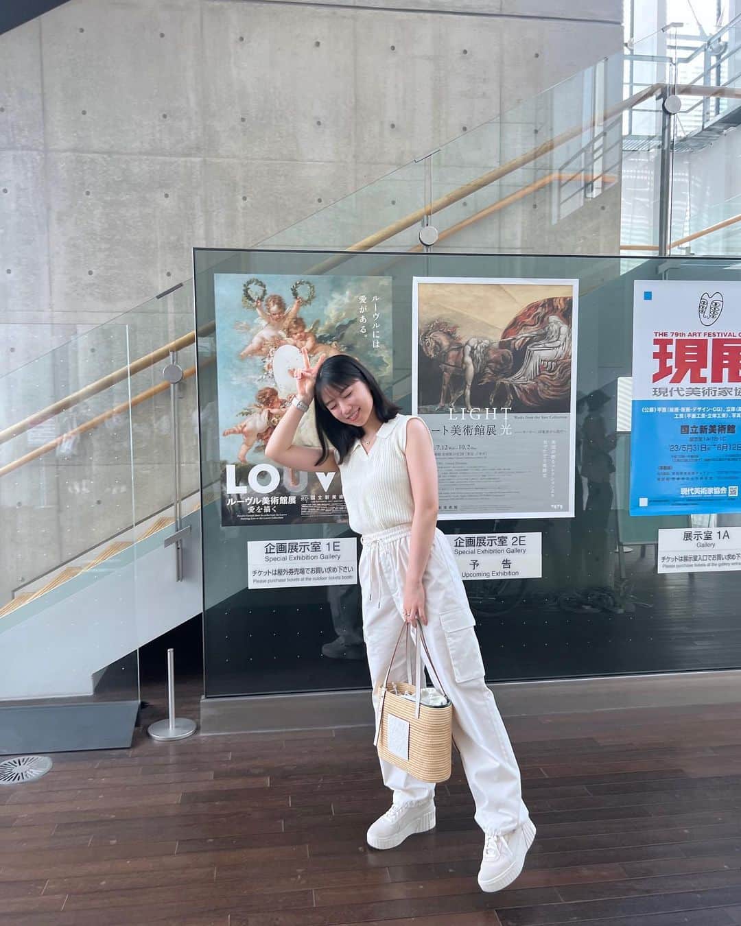 涼掛凛さんのインスタグラム写真 - (涼掛凛Instagram)「ずっと行きたかったルーヴル美術館展へ行ってまいりました👼💗  愛はここにあった…！  . . . . . . . #ルーヴル美術館展 #ルーヴルには愛がある#ルーブル美術館展 #ルーブル美術館 #ルーヴル美術館 #新国立美術館 #美術館コーデ #美術館巡り #美術館デート #美術館 #東京美術館 #ホワイトコーデ #オールホワイトコーデ #uniqloコーデ #ユニクロコーデ #白コーデ #低身長ファッション #低身長コーデ #カーゴパンツ #カーゴパンツコーデ #LOEWE #ロエベバッグ #ロエベかごバッグ #かごバッグコーデ #夏コーデ #ノースリーブニット #ootdfashion #外ハネミディアム」6月12日 21時36分 - rin_suzukake