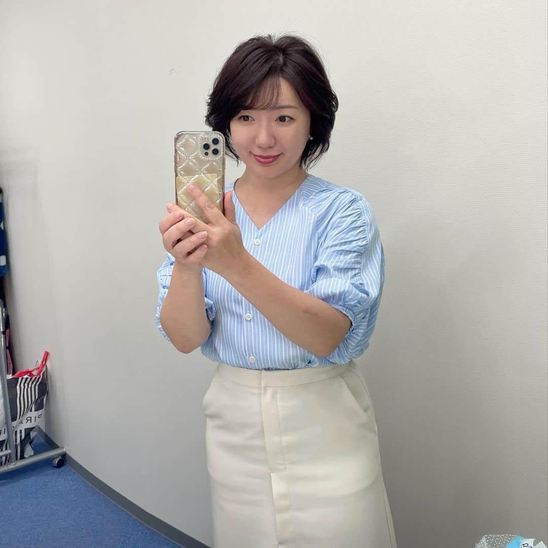 角田華子のインスタグラム：「#福岡ニュースファイルcube  #番組衣装 #ストライプ #ブラウス #INED  でした。  #今週もよろしくお願いします」