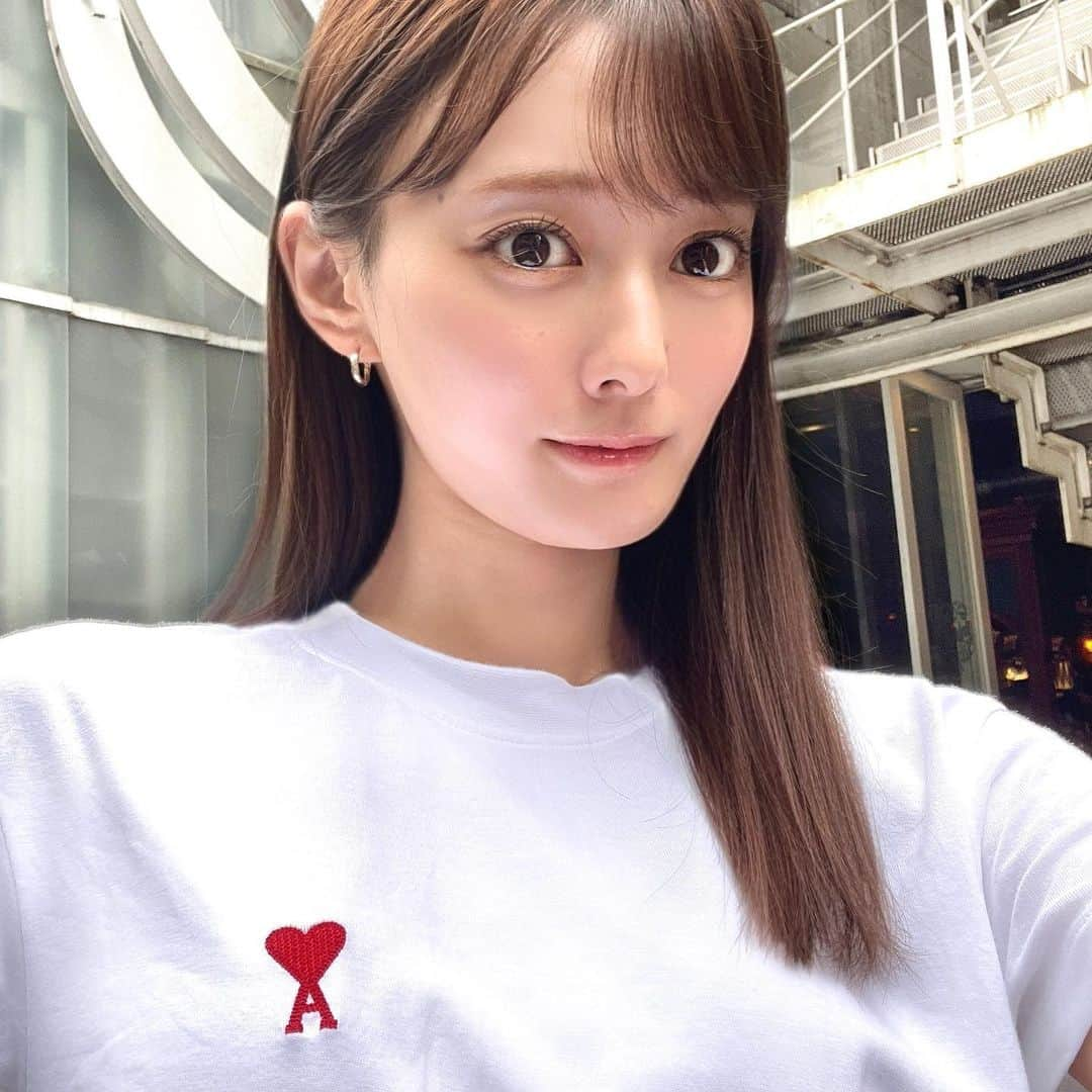 古賀哉子さんのインスタグラム写真 - (古賀哉子Instagram)「プレゼントでもらったアミパリTシャツ❣️🅰️ 最近雨ばっかりでやだな～ 今日はヒナあかりと朝サウナ🧖‍♀️行ってきたよ お昼寝してた～おはよう🫨🫷」6月12日 16時16分 - yako_kg