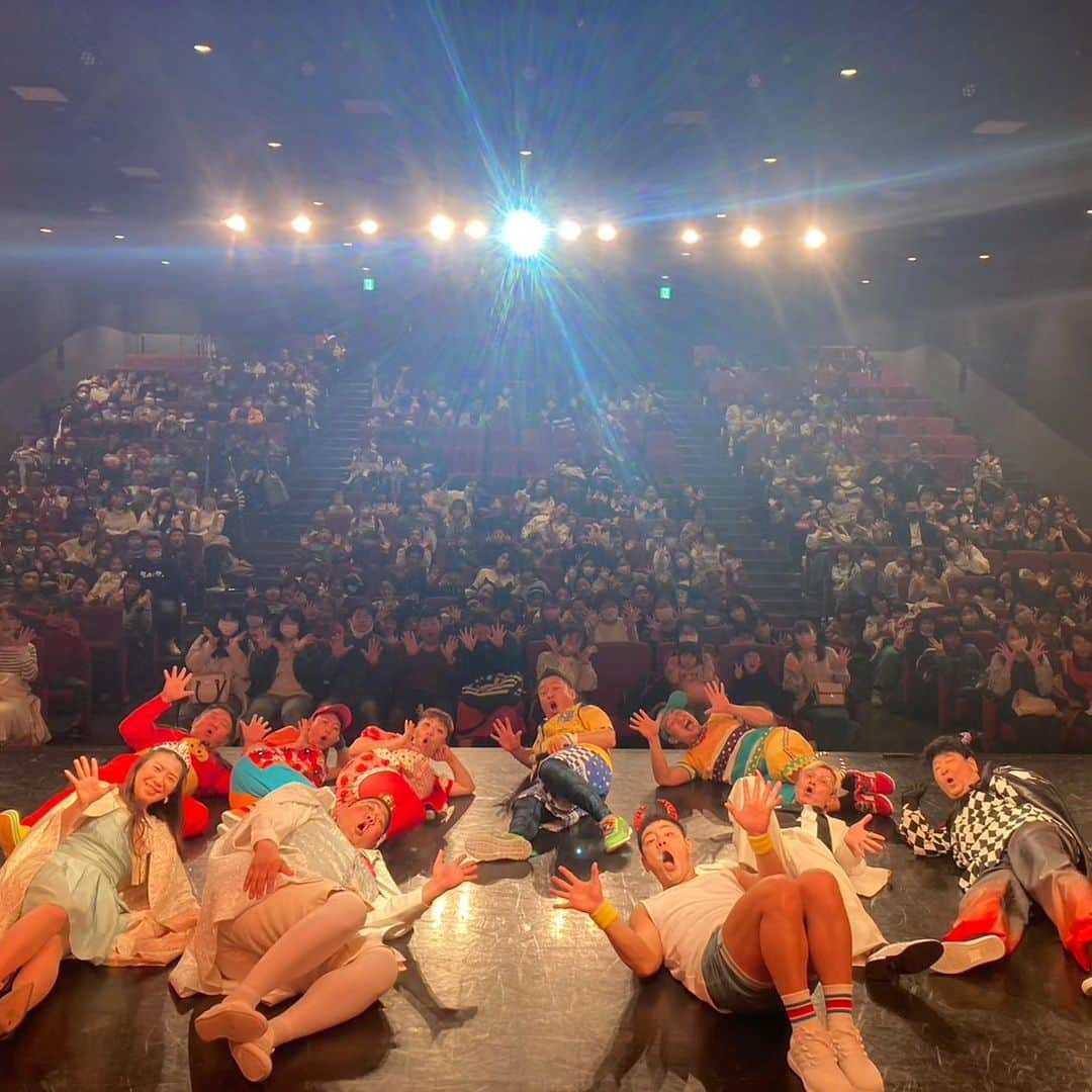 高井俊彦さんのインスタグラム写真 - (高井俊彦Instagram)「夏休みも🌊☀ 開催決定🙌‼️‼️‼️  みんなで笑って遊べる新喜劇イベント🎶 #しんきげきといっしょ 会場は #YESTHEATER  8/19(土)20(日)の2日間✌ 開場  １２:００ 開演  １２:４５ ※終演予定１４:００  《出演》 #高井俊彦 #森田まりこ #鮫島幸恵  #レイチェル #はじめ #今別府直之  #岡田直子 #けんたくん #吉田裕 ゲスト #misono  【本日6/12(月)11時〜14(水)11時 チケット先行予約開始‼️‼️‼️】 （FANNY.すんの会） ※一般予約は6/17(土)10:00〜  夏休みもみ〜んなで一緒にいっぱい遊びましょ👏」6月12日 16時35分 - takai_toshihiko