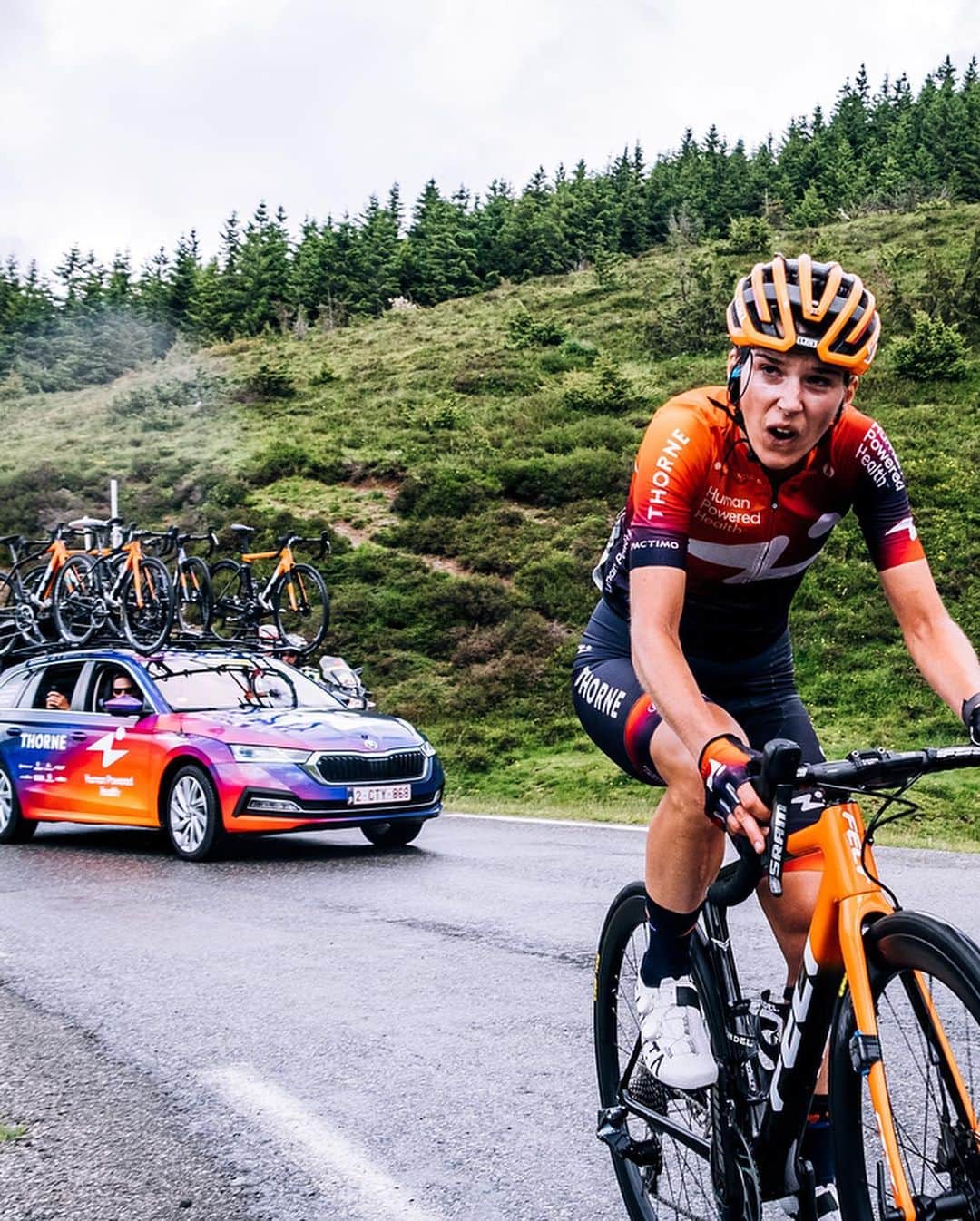 與那嶺恵理のインスタグラム：「Super proud & cool all of our committed efforts to Hautecam ⛰ And personally I couldn’t be happier to ride for @barbara.malcotti as team @hphcycling 🧡 Definitely it was my highlight of last 2 weeks!!  She helped me selfless and encouraged last year in Vuelta. I’m glad to pay her off. Also super proud of her strong ride ☺️  . . Obviously it was hard days at @cic_tour_feminin_des_pyrenees for entire peloton and people to make the race 😢  . . At last, Thank you for all of @hphcycling staffs working hard with positive atmosphere🧡 in a bit stressful situation. This made us very comfortable 😊 . . Well, a little bit take breath 😌and Go for next BIG summer block of racing 👊🏻 . . Ciao Pyrenees 👋🏻 Thank you @tourismelourdes ⛲️We’ll be back next month 💛 . . 📸: @oskarsbrook  #今日のエリさん　#HumanPoweredHealth」