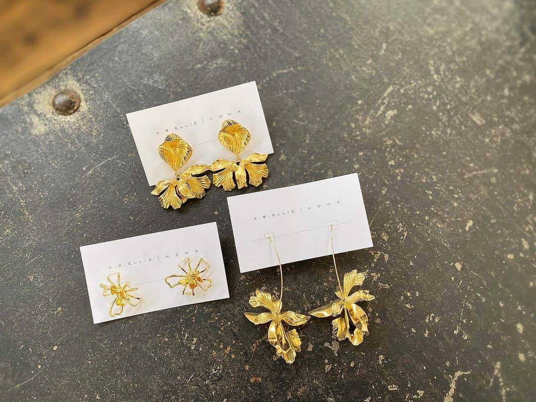 のインスタグラム：「＊  Accessories_ Hatsuko Endo Weddings  ハツコ エンドウ ウェディングス銀座 03-3563-1411  #hatsukoendo  #hatsukoendoweddings #hatsukoendobeauty #abyhatsukoendo  #wedding #dress #hair #makeup #bridal #photo #shooting #accessories #new #ハツコエンドウ #ハツコエンドウウェディングス #ウェディングドレス #カラードレス #エーバイハツコエンドウ #ブライダル #ビューティー #ヘアメイク #撮影 #オフショット #プレ花嫁 #日本中のプレ花嫁さんと繋がりたい #アクセサリー #新作 #イヤリング #ピアス #パーティーアクセサリー」