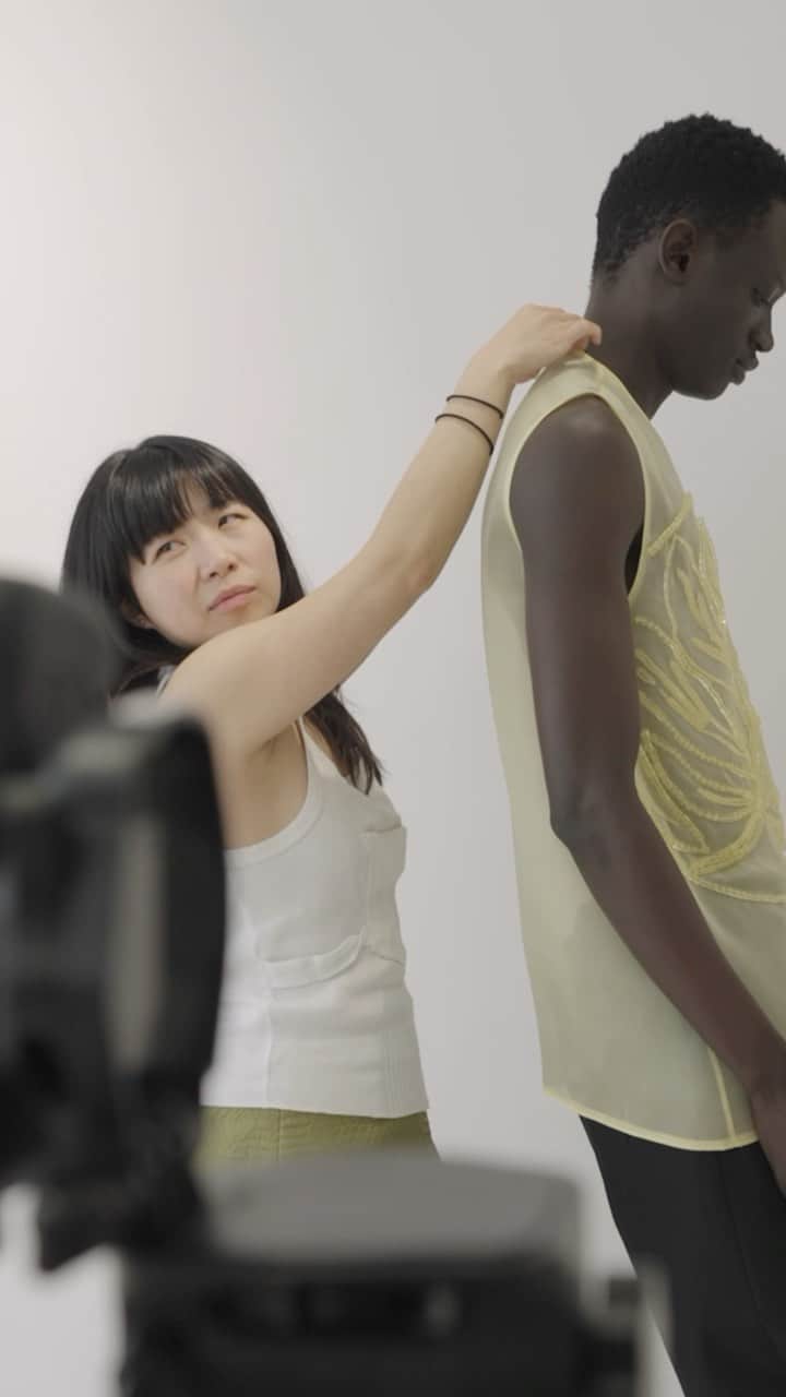 カシミ オムのインスタグラム：「“Working with younger designers is very important for us, you’ll meet some of them today.”   In preparation for their two slots on the #LFW June 2023 schedule, go behind-the-scenes with #BFCMember @qasimi_official a London-based fashion brand with a Middle Eastern heritage that reflects its multi-cultural origins through refined garments.    Watch as the team finalise castings, fittings, styling and production for their SS24 presentation, as well as the @qasimi_rising showcase at @somersethouse, a talent incubator that’s supporting two emerging designers this season - @omer_asim and @salimazzam.   Discover the brand on the LFW digital platform via the link in bio.」