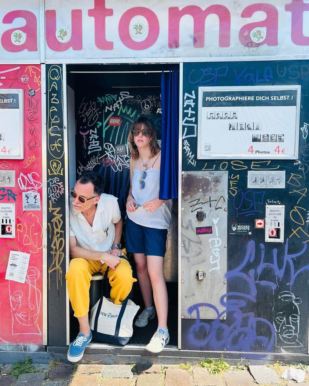 コンスタンス・ジマーのインスタグラム：「Auf Wiedersehen Hamburg, bis später! We ate all my favorite German food, we thrifted at the flea markets, we saw some incredible art and now Amsterdam here we come!」