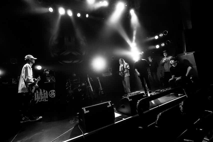 山嵐のインスタグラム：「【オフショット📸】 💉PAIN KILLER TOUR Season. FINAL💊  ■2023/4/10(月) ＠渋谷Spotify O-WEST  Photo by @hayachinphoto   ▶︎▶︎NEXT TOUR▶︎▶︎ 山嵐 TOUR 2023🔥  ■7/9(日) 新代田FEVER w/ ENTH  ■8/11(金・祝) 大阪LiveHouseANIMA ■8/13(日) 名古屋CLUB UPSET w/ KYONO  🎫TICKET:¥4,200(+1D) ✅チケット一般発売中📢  ▶︎イープラス https://eplus.jp/yamaarashi/  ▶︎チケットぴあ https://w.pia.jp/t/yamaarashi/ Pコード：244-502  #山嵐 #山嵐tour2023 #ENTH #KYONO」