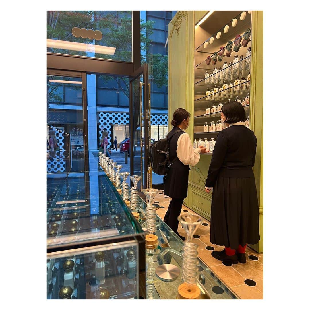 megumi matsuoさんのインスタグラム写真 - (megumi matsuoInstagram)「… 仕事で東京に来てたケンちゃんと 横浜ぶりの再会♡  KITTEがオープンするくらいに 引っ越しちゃったから KITTEでランチすることに♬ 東京駅舎が見える席で せいろ蕎麦いただきました♡  そのあと新幹線の時間まで 丸の内〜東京駅をぶらぶら  なかなか会えないけど こうして会えることに感謝♡ また来てね♬  #ママ#ママライフ#ママカメラ#3児ママ#アラフィフ#ママランチ#ランチ#丸の内ランチ#KITTEランチ#せいろ蕎麦#東京駅舎」6月12日 17時23分 - sara_mira_