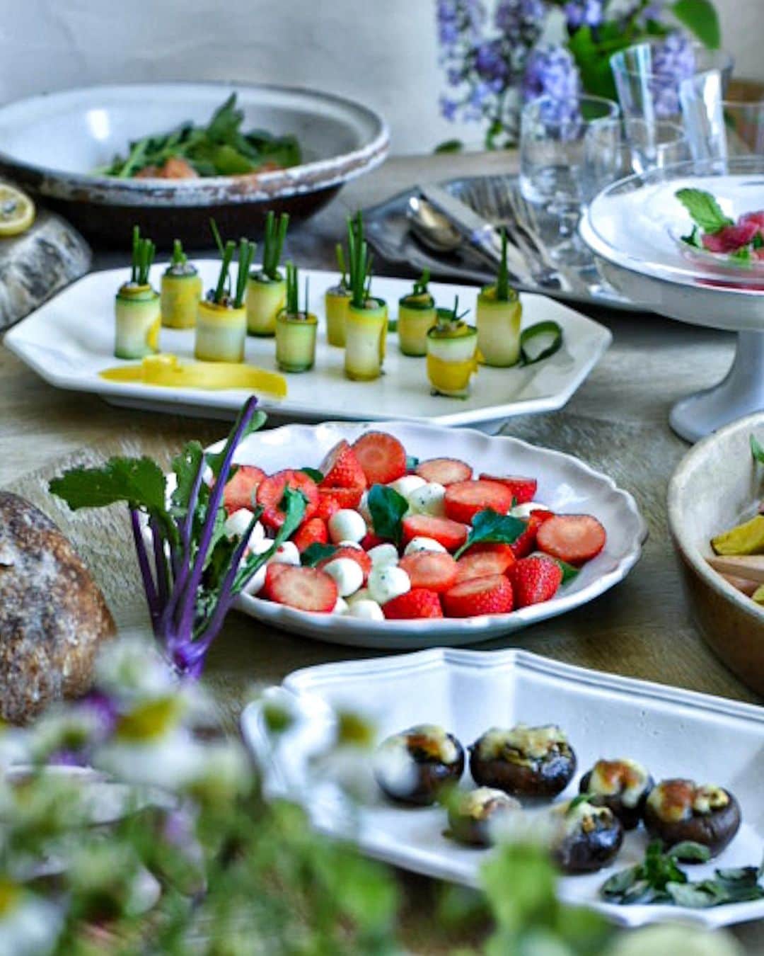 バジルとブルーチーズバターを詰めたグリルキノコのレシピ