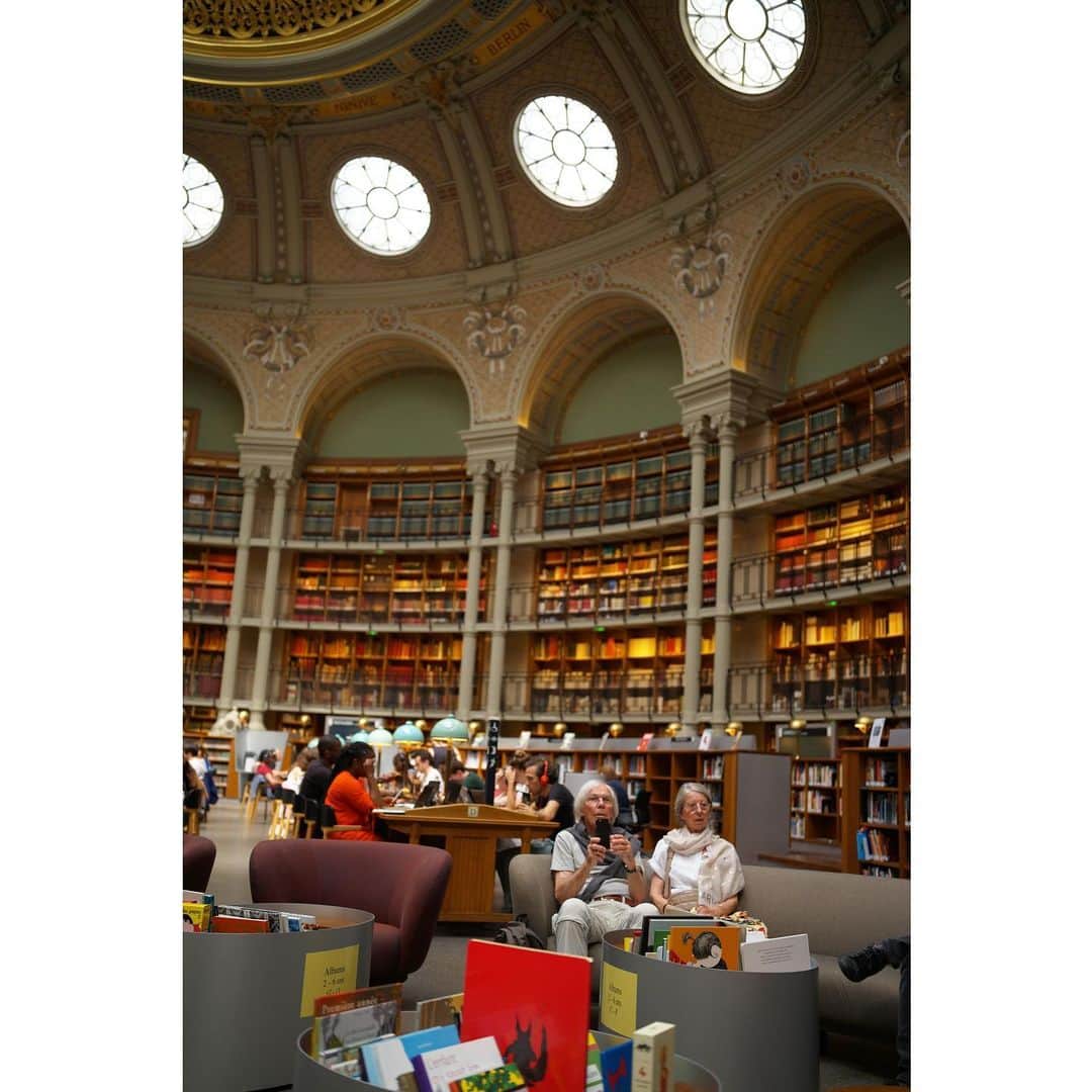 石井美保さんのインスタグラム写真 - (石井美保Instagram)「フランス国立図書館 リシュリュー館 。息を呑む美しく清らかな空間で、静寂とともにしばし全てを忘れて解放されました。美しい時間だけを胸に刻んで… at Bibliothèque nationale de France#mihoishii_paris」6月12日 17時41分 - miho_ishii