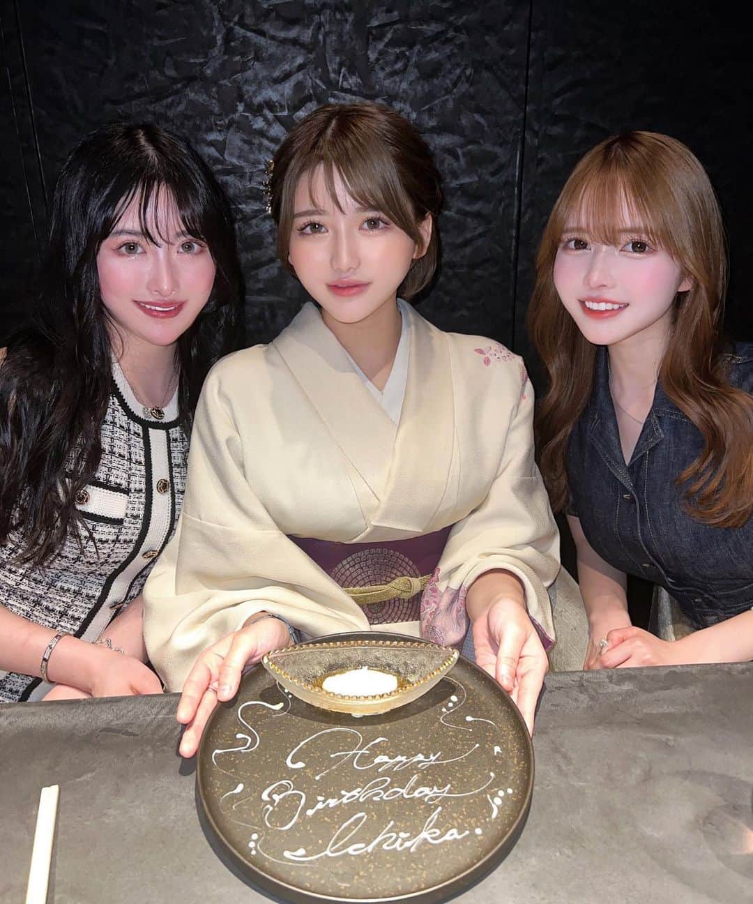 藤澤せなのインスタグラム：「歌舞伎町、六本木、銀座😽 キャバクラエリアそれぞれな3人😽🩷 いっちゃんお誕生日おめでとう㊗️」