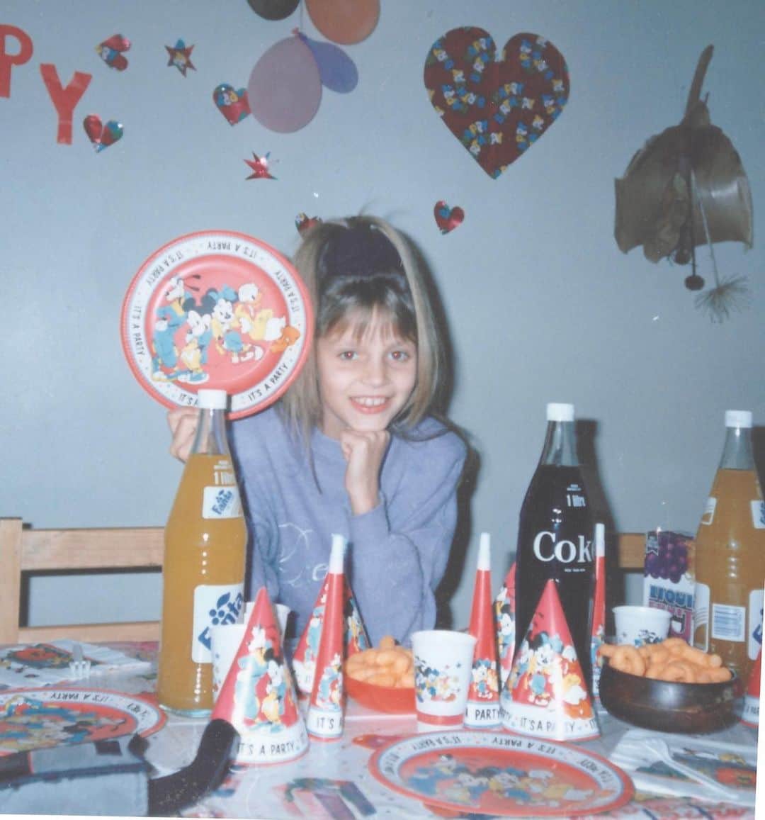 アニヤ・ルービックのインスタグラム：「Words are not enough to express how grateful I am for all these years! All the moments, adventures and wonderful people in my life !  What a ride!  #birthday #itsmybirthday」