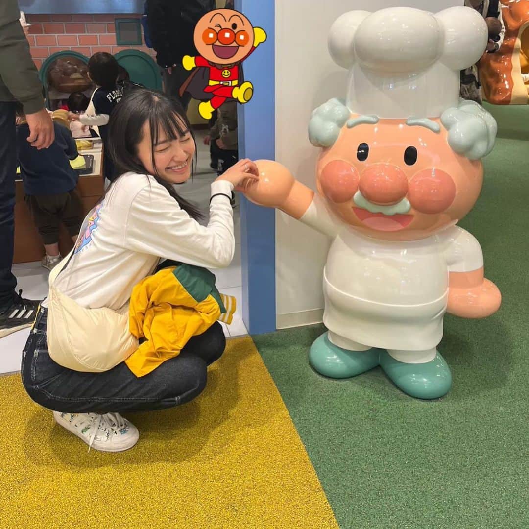 のインスタグラム：「あーんぱーんまーん！ 日萌は塩パンが1番好き それかオレンジデニッシュ  #アンパンマン #アンパンマンミュージアム #kobe #trip #travel」