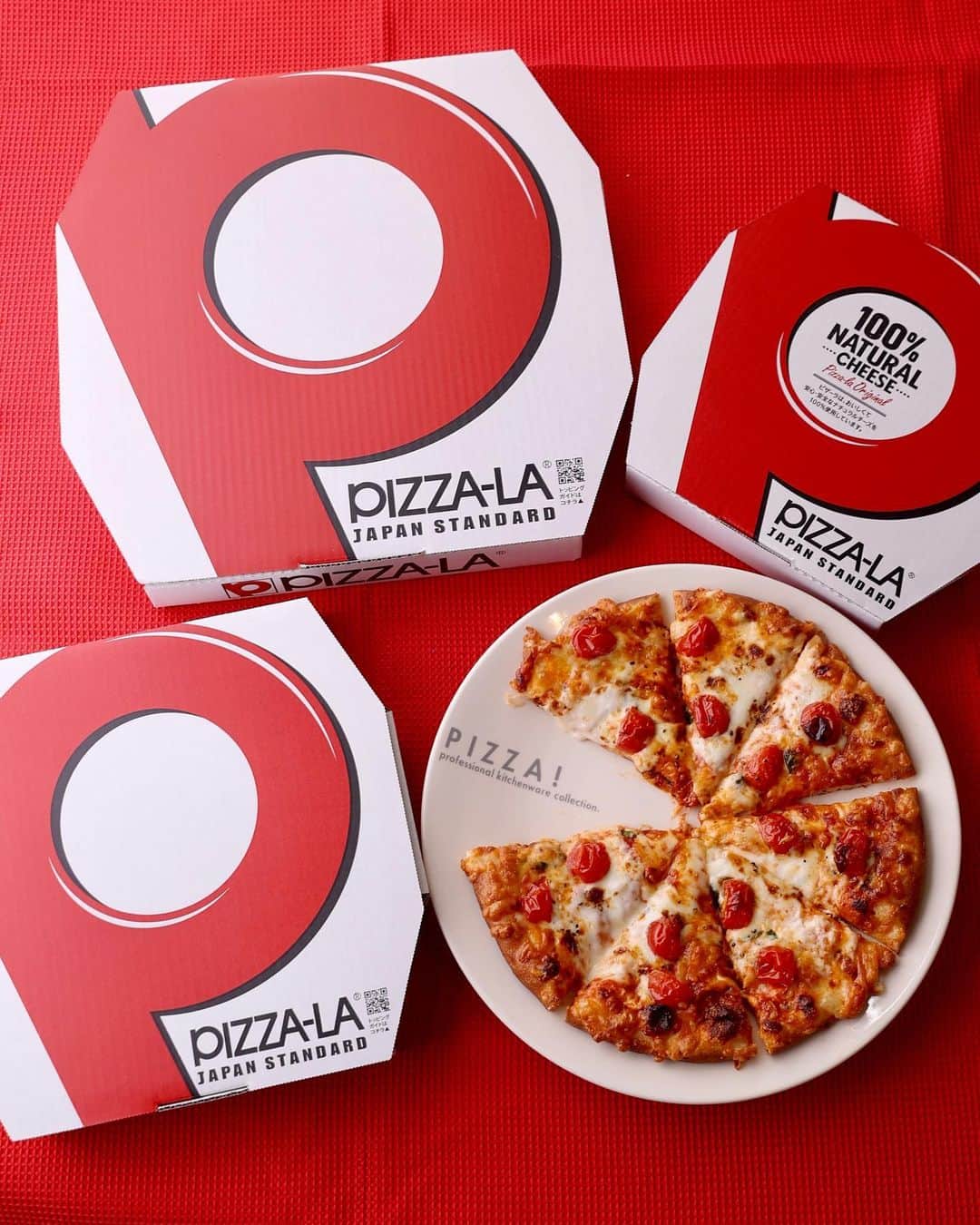 ピザーラのインスタグラム：「【ピザーラが食べたくなったらコメント欄に🍕を書いてね！】  ピザーラのピザは、現在3種類のサイズ展開があります😆  🍕Pサイズ（1.5人前、22.8センチ6カット） 🍕Mサイズ（2〜3人前、25.4センチ8カット） 🍕Lサイズ（3〜4人前、33.0センチ12カット）  中でも人気のPサイズは、昨年11月から発売された新しいサイズ❤️‍🔥 もうピザはみんなで食べる為だけじゃない！1人でピザが食べたくなった日にも、お気軽にご注文いただける『パーソナルサイズ』です✨  美味しさを独り占めしたい日に、ぜひご利用ください🎶  ------------- ピザーラ公式アカウントでは、PIZZA-LAのお得な最新情報をお届けしています🍕  皆さまもぜひピザーラを食べた際には #ピザーラ#ピザーラお届け のハッシュタグをつけて感想を教えてくださいね✨ お写真をご紹介しちゃうかも？😆 投稿、お待ちしています♪  #ピザ #デリバリー #pizza #deliveryfood #サイズ #ひとりごはん」