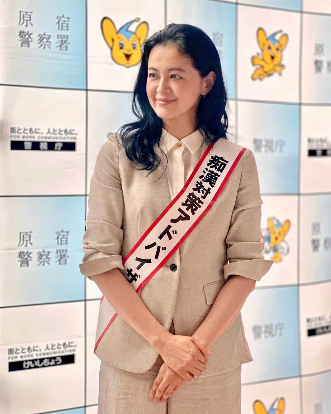 黒谷友香のインスタグラム：「皆さん、こんばんは🤗 雨ですが、元気ですか〜⁉️  今朝はともねぇ、JR 原宿駅痴漢事犯対策キャンペーンに「痴漢対策アドバイザー」として、 Digi Police(デジポリス)というアプリを利用した、痴漢対策の方法をお知らせするイベントに参加してきました！ 痴漢対策以外にも、防犯に役立つ便利な情報や機能もあるアプリなので、皆さんも是非チェックしてみてくださいネ‼️  https://apps.apple.com/jp/app/digi-police/id1079669000  #ralphlauren#poloralphlauren#乗馬#馬#東京#tokyo#sdgs#ログハウス#着物#ハーブ#地球温暖化#ガーデニング#LOVOT #ラボット#mediaid#diy#日本#日産 #nissan#EV#日産ariya#ai#大鵬薬品工業#バップフォーレディ#エビス#プレミアムケアハブラシ#いち瑠#黒谷友香」