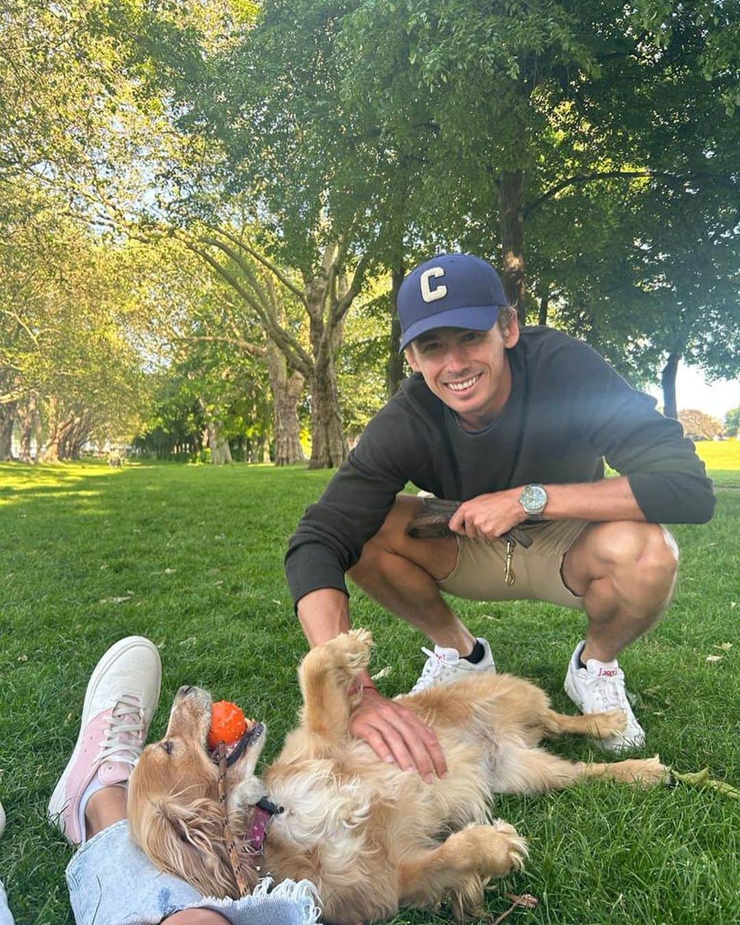 アレックス・デミノーのインスタグラム：「Poppy love 🐶❤️」