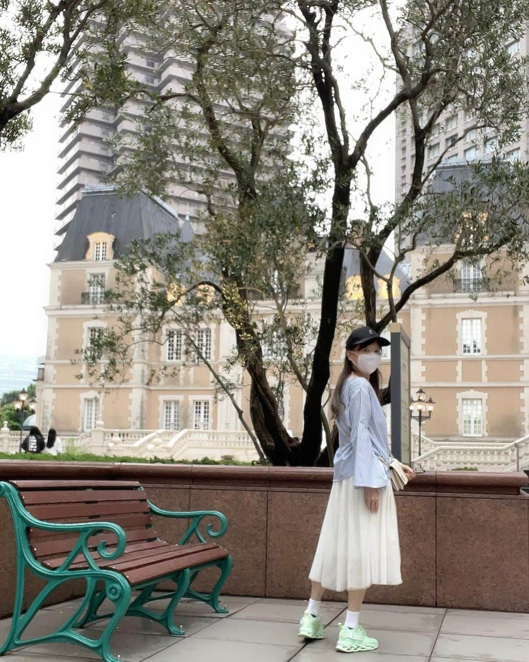 のインスタグラム：「I finished writing the prologue of my new book and also finished separating the essays into different chapters! I al so relieved! Out for a walk now!」