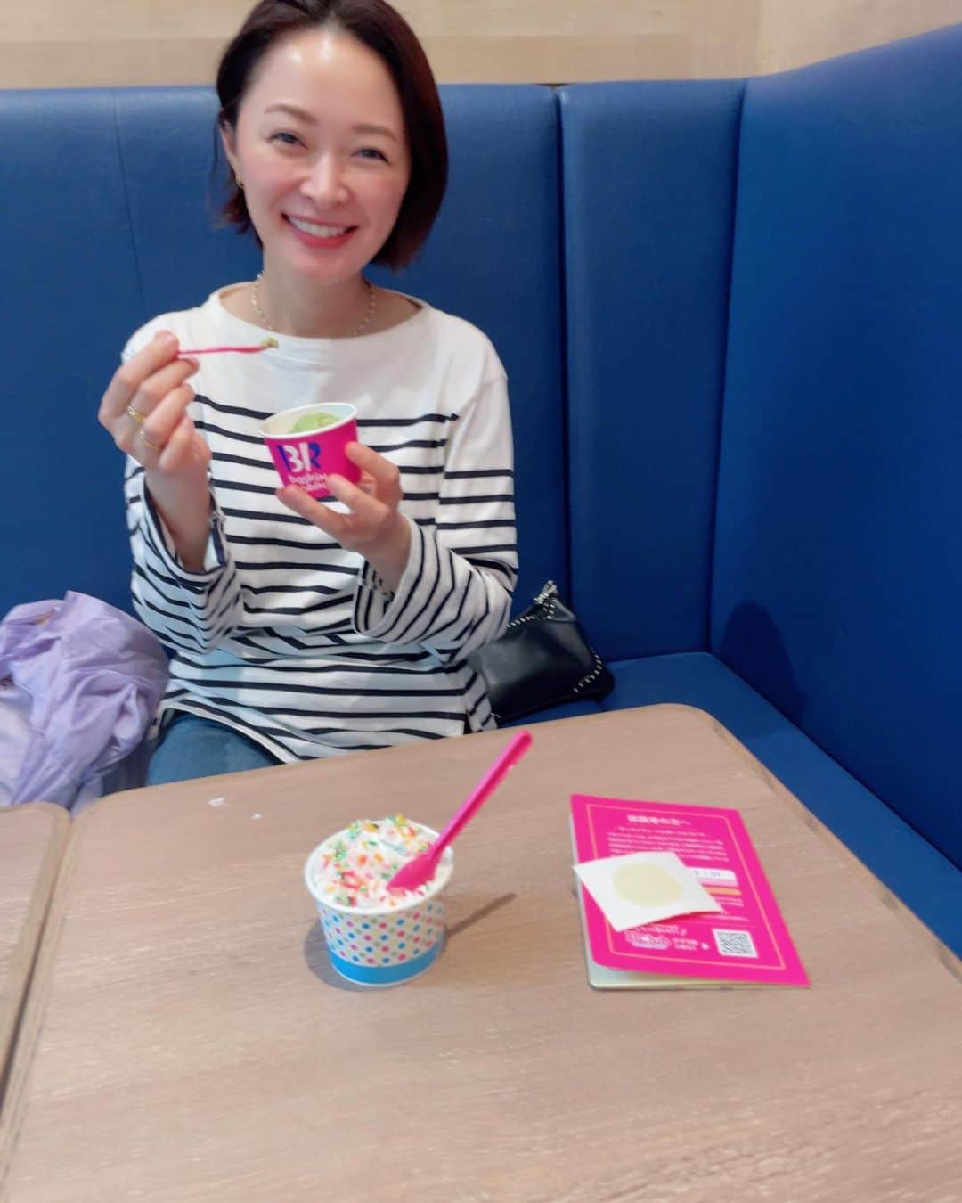 のインスタグラム：「. 末っ子とエリックカールの世界観と サーティワンを堪能した日🐛🍨🩵  #エリックカール #はらぺこあおむし  #プレイパーク #サーティワン #アイス #久しぶりのボーダー photo by末っ子 #市井紗耶香」