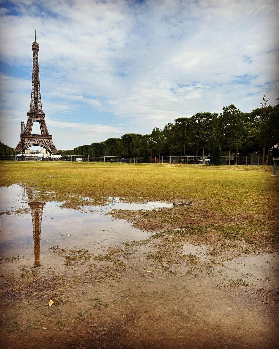 辻仁成さんのインスタグラム写真 - (辻仁成Instagram)「パリの雷雨の前と後！  詳しくは日記かな、😆 濡れた石畳、素敵」6月12日 18時24分 - tsujihitonari