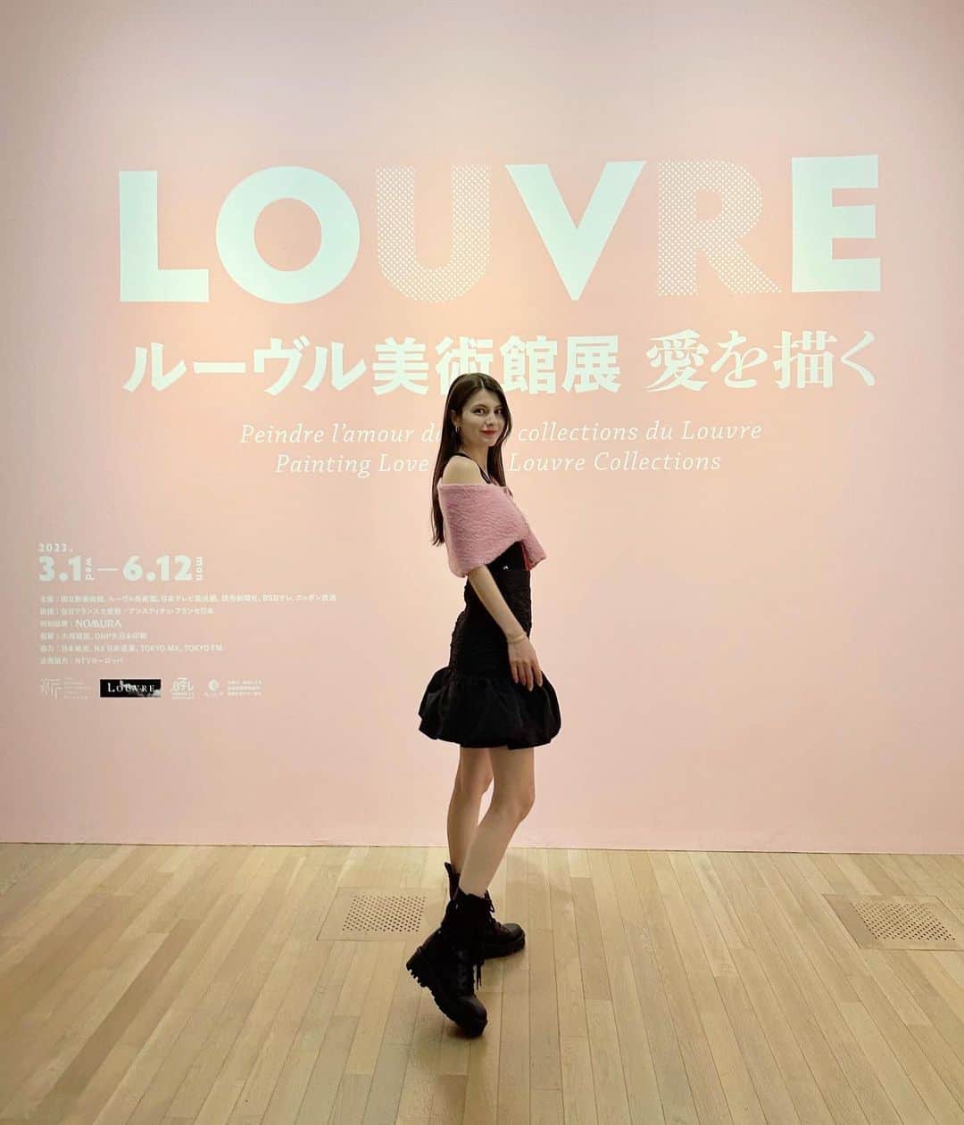 マギーのインスタグラム：「先月、ルーヴル美術館展へいってきました🩷  Amexカード会員限定イベントの招待だったので、 ゆったりと鑑賞することができ 堪能できました👼  なかなか日頃忙しいと美術鑑賞は後回しになってしまいがちなので、 こういうイベントがあるといいよね☺️  他にもAmexは会員限定の 特別なイベントを定期的に開催しているので 是非チェックしてみてね☑️  #アメックスイベント #promotion @amexjp」