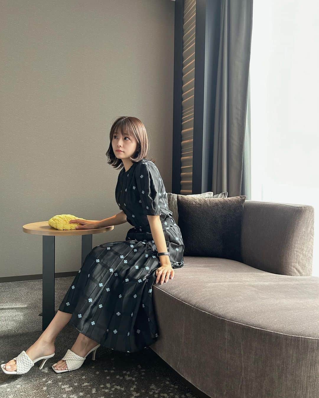 のインスタグラム：「#ootd  tops @coel.official  skirt @coel.official  shoes @dholic_official」