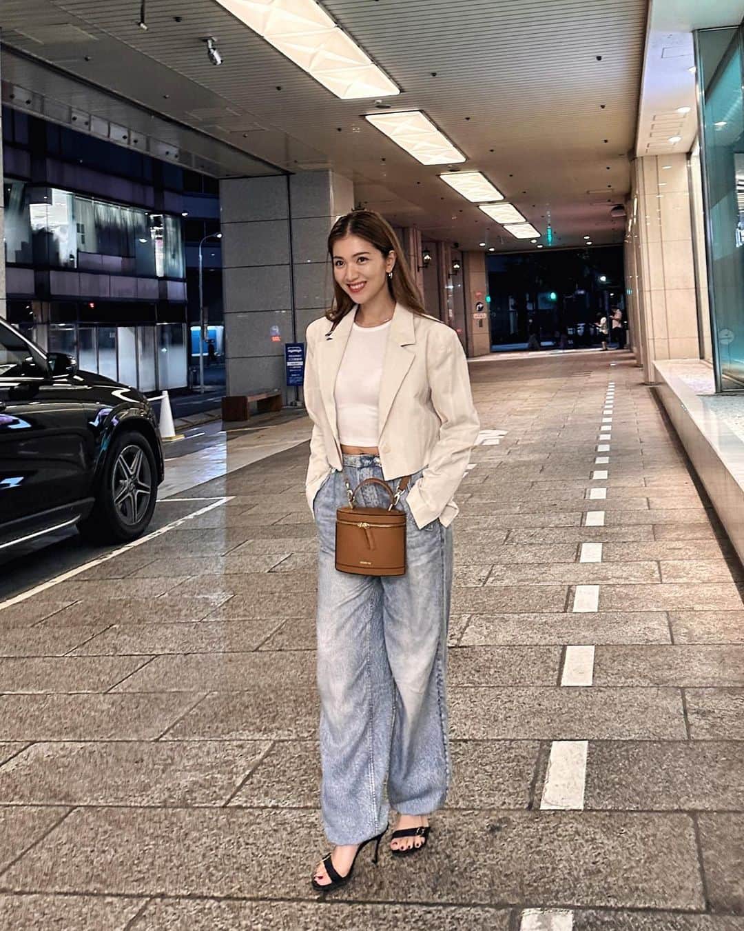 上原歩さんのインスタグラム写真 - (上原歩Instagram)「👖🤍  最近出番の多いボトム デニムかと思いきや デニムの転写プリント  ウエストと裾をゴムで調整できて 色々な履き方ができ、気張りすぎず ジャケットとの相性も◎💘 暑くなってきたらタンクトップ1枚で♡ @ragandbone   __________________________________________  #love #life #loveislove #denim  #ragandbone #denim」6月12日 18時42分 - ayumiuehara
