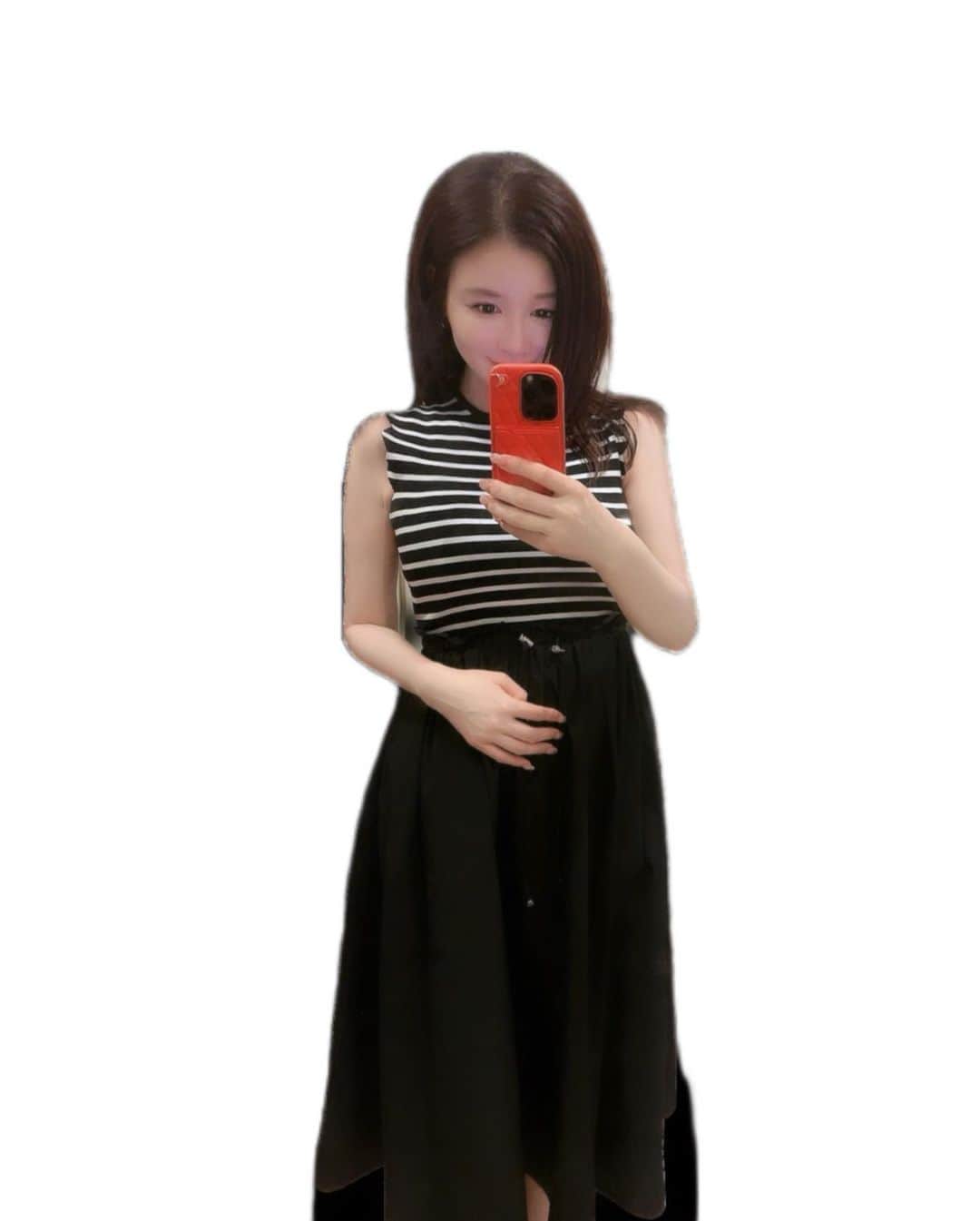手島優のインスタグラム：「・　  私服は @apuweiser_official   ウエストゴムで楽ちんで、絞って調節もできるのでとってもありがたい素敵デザイン✨ 妊婦の私でもお腹楽々着られます🎶　 うれしー♡ スカート部分は撥水加工なので梅雨時期でも☔️へっちゃら！ 汗もへっちゃら！！  袖がスカラップ調なのも可愛い✨  スニーカーでも👟パンプスでも🥿サンダルでも👡合う大活躍ワンピース🎶　 一目惚れしました☺️   可愛いお洋服を着るとテンション上がるのであたしのストレス発散法の一つです⭐️   #アプワイザーリッシェ #ワンピース　#スカラップ　#ドローコード　#ウエストゴム #楽ちんコーデ #ボーダー　#私服」