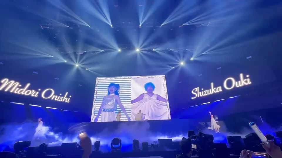 のインスタグラム：「味わい投稿  本当に凄い二日間だったね✨  でもね  何より嬉しいのが イベント終わった 日常が  とっても味わい深くて 愛に溢れてて  楽しいってこと😍  何にも変わってないし  トラブルはあるし  でも そのひとつひとつが  ありがたくて  嬉しい🥰  今日  ハッピーとラインしてて  ハッピーが言ったこと  「目を眩ます幸せを追い求めてると 　取り返しがつかない。  　MOMEDは 　目眩しにあわないために生まれたのかも」  本当にそう思う。  私も含めた  目に見える現実に囚われた  全ての愚か者たちへ❤️  #MOMED  @sachitakekoshi.0904   深さがあって思慮深いのに  オモロい遊びを  ありがとう✨  一緒に歩いたパートナーの みぃちゃんも  ありがとう😊  @mi_happy8888」