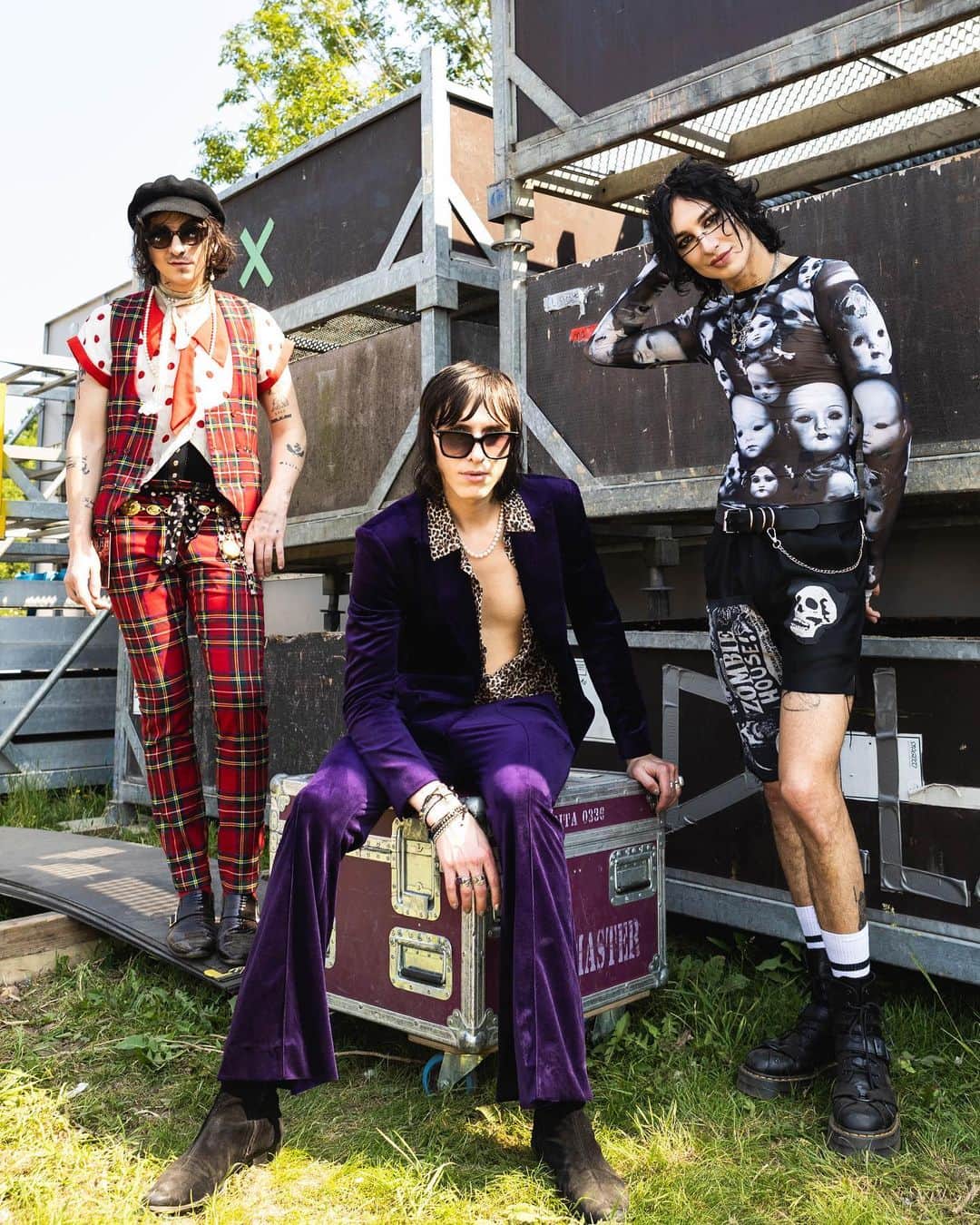 Kerrang!のインスタグラム：「Backstage at Download, it’s the one and only Palaye Royale ❤️‍🔥  📸: @jennfive」