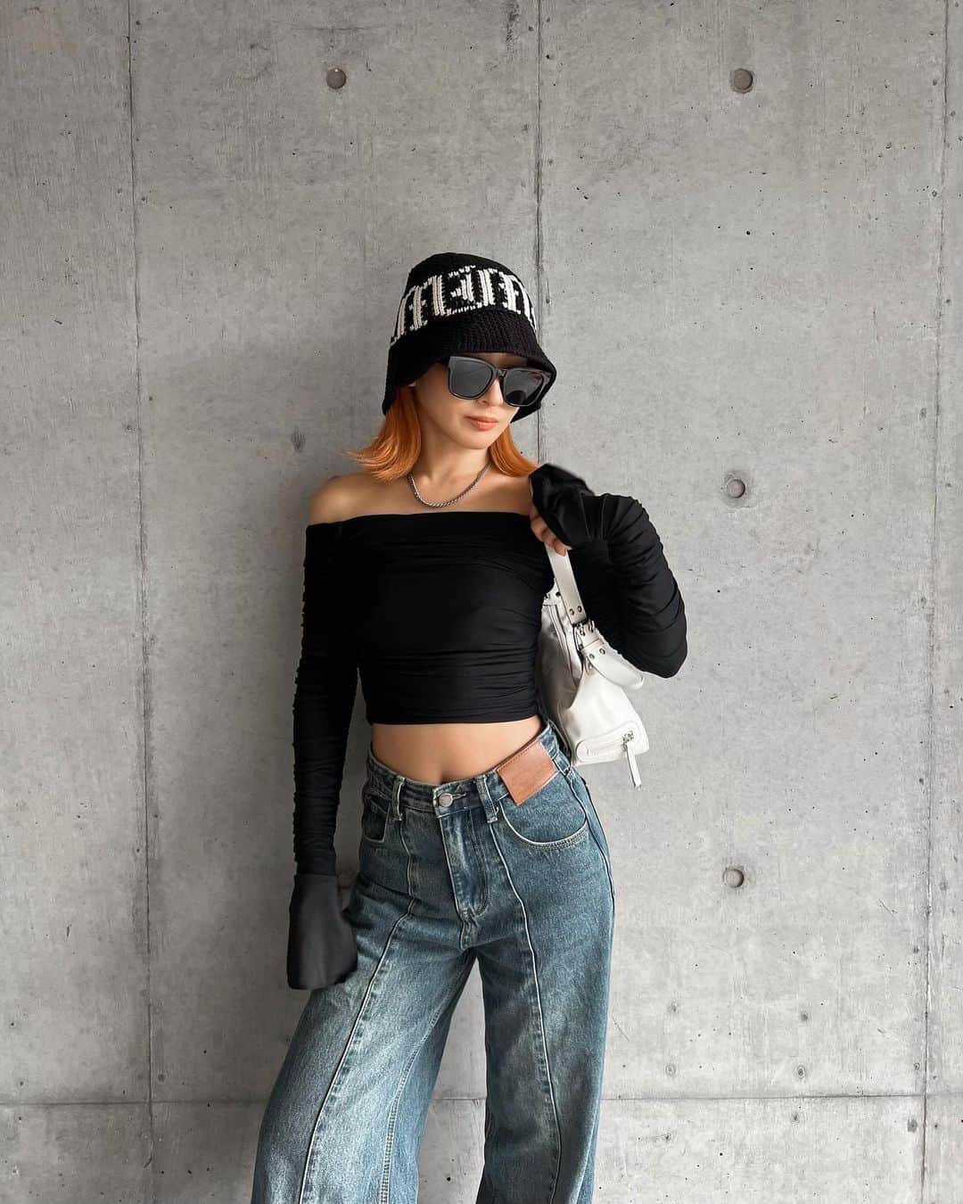 のインスタグラム：「. ほぼ全身 @chegioia_official CODE😍！ デニムは前からゴリ押ししてるので、 トップスとBAGは新入り😽🧡 個人的に骨格ウェーブ大優勝CODE🔥w  #海外ファッション#海外コーデ#韓国コーデ#韓国ファッション#デニムコーデ#y2k#y2kファッション#y2kfashion#mahagrid#yelloshoes#オレンジヘアー#オレンジヘア#韓国ヘアー#骨格ウェーブ#骨格ウェーブコーデ」