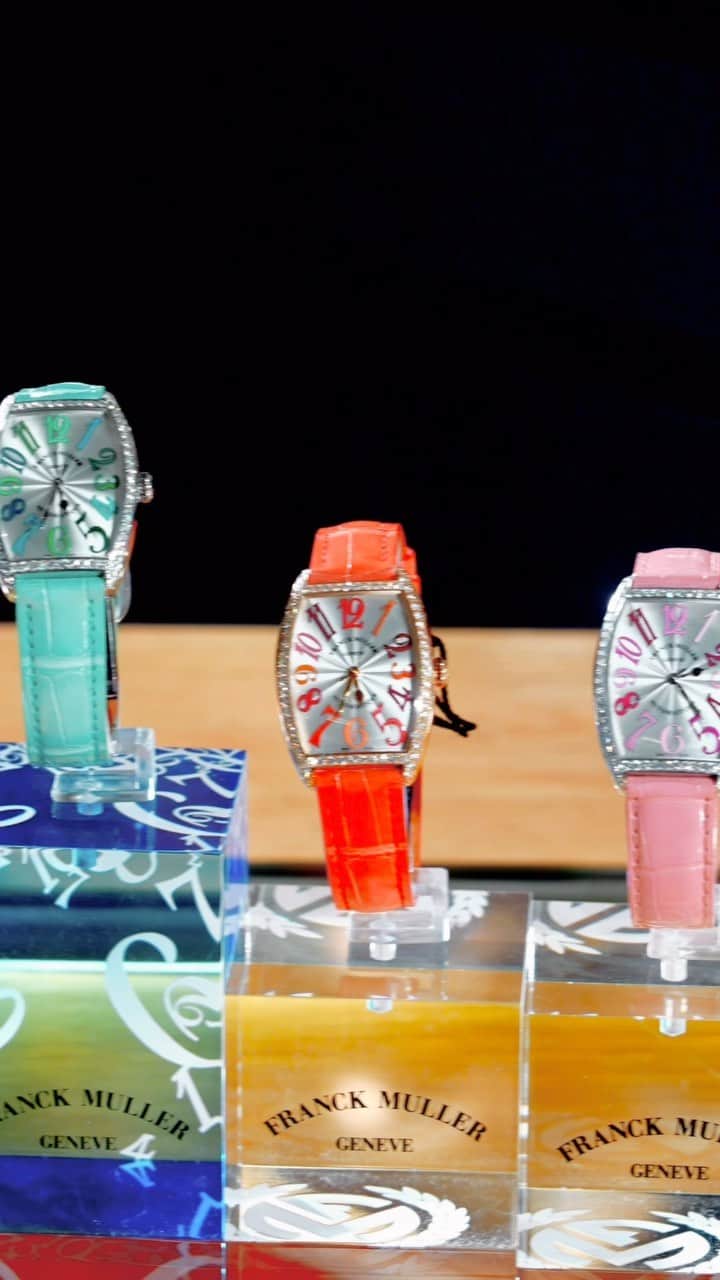 Yumi Wongのインスタグラム：「Franck Muller Cintree Curvex Two-Tone  💖❤️💜🧡💛🩵💙💚🩶🖤🤎  系列腕表为香港及澳门限定，以多样的色调为最核心的特色。款式包括珊瑚红、亮橙、亮黄、粉红、薄荷绿、紫色等等多种颜色，与皮表带互相映讨。在有著鲜明辨识度的同时，腕表的做工也无可挑剔，掀起华丽时尚的腕表风潮！」