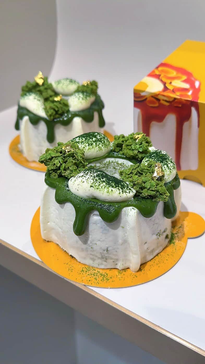 ゆうとグルメのインスタグラム：「🍃東京旅行でおすすめの抹茶スイーツまとめ8選🍃 ㅤㅤㅤㅤㅤㅤㅤㅤㅤㅤㅤ 気になるお店があったら見返せるように保存してね！  ①表参道【#thematchatokyo】抹茶がけ抹茶アイス 756円 ㅤㅤㅤㅤㅤㅤㅤㅤㅤㅤㅤㅤㅤ ②中野【#butter】抹茶カヌレ&抹茶ラテ 1000円 ㅤㅤㅤㅤㅤㅤㅤㅤㅤㅤㅤㅤㅤ ③吉祥寺【#capoon抹茶製造所】抹茶ロールケーキ 600円 ㅤㅤㅤㅤㅤㅤㅤㅤㅤㅤㅤㅤㅤ ④神田【#寿清庵茶室】抹茶フレンチラバトースト 880円 ㅤㅤㅤㅤㅤㅤㅤㅤㅤㅤㅤㅤㅤ ⑤銀座【#MERCERbis】宇治抹茶シフォンケーキ 1200円 ㅤㅤㅤㅤㅤㅤㅤㅤㅤㅤㅤㅤㅤ ⑥渋谷【#ななや青山店】PREMIUM MATCHA 7 1944円 ㅤㅤㅤㅤㅤㅤㅤㅤㅤㅤㅤㅤㅤ ⑦新宿【#茶寮翠泉】出来立て抹茶わらび餅セット 1560円 ㅤㅤㅤㅤㅤㅤㅤㅤㅤㅤㅤㅤㅤ ⑧浅草【#浅草クレープつつむ】抹茶あんこかき氷1320円  どれが1番食べてみたい🍵🍨🍞？？  #東京グルメ #東京カフェ #抹茶 #matcha #tokyo  ㅤㅤㅤㅤㅤㅤㅤㅤㅤㅤㅤㅤㅤ #渋谷グルメ #渋谷カフェ #表参道カフェ #表参道グルメ #新宿グルメ #新宿カフェ #東京観光 #東京旅行 #instafood #カフェ巡り #カフェ好きな人と繋がりたい #ごはん記録 #おいしい #japantrip #japantravel」