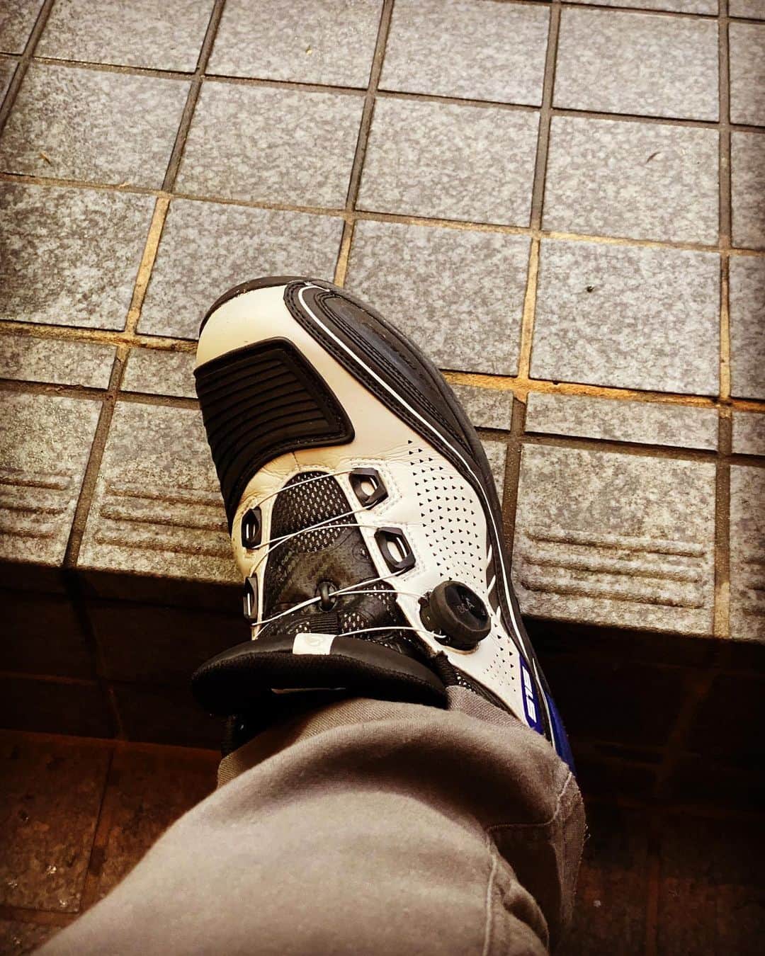 関智一のインスタグラム：「靴も買っちゃったw」