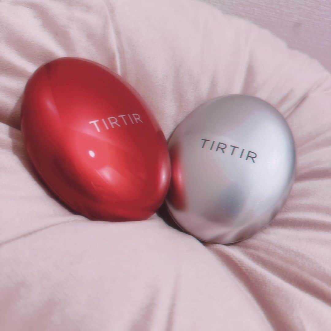 れもさんのインスタグラム写真 - (れもInstagram)「. . #TIRTIR 様のMASKFIT AURA & RED CUSHION 🎀 . . 話題のTIRTIRさんマスクフィットシリーズの新作！ . クッションファンデ大好き！すごくツヤ肌になりました ♡ . カバー力も抜群なのでこれ1個でメイクできます ໒꒱· ﾟ . . . . . #ティルティル #tirtir #地雷メイク #地雷系メイク #量産型メイク #メイク #メイクポーチ #maskfitauracushion #マスクフィットレッドクッション #マスクフィットオーラクッション #マスクフィット #マスクフィットシリーズ #水光肌  #最強ベース #スキンフィットツヤクッション #最強クッションファンデ #カバー #ツヤ」6月12日 18時57分 - soudagaya