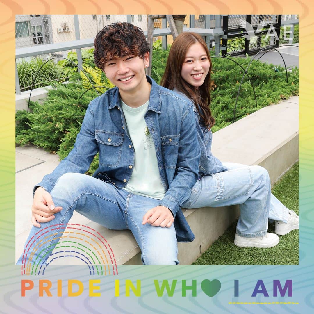 アメリカンイーグルのインスタグラム：「あなたのプライドを示そう🏳️‍🌈一緒にチェンジをインスパイアしよう～👯  AE デニムのプライドレインボは、あなたが誰であり何を信じているかを祝福しているよ🦄  お気に入りの限定版プライドコレクションを見つけて、みんなで愛とポジティブな気持ちを広めよう🌈  #アメリカンイーグ #americaneaglejp #AEJeans #アメリカンイーグルジーンズ #デニム #PrideInWhoIAm #プライド月間 #プライド #レインボーフラッグ」
