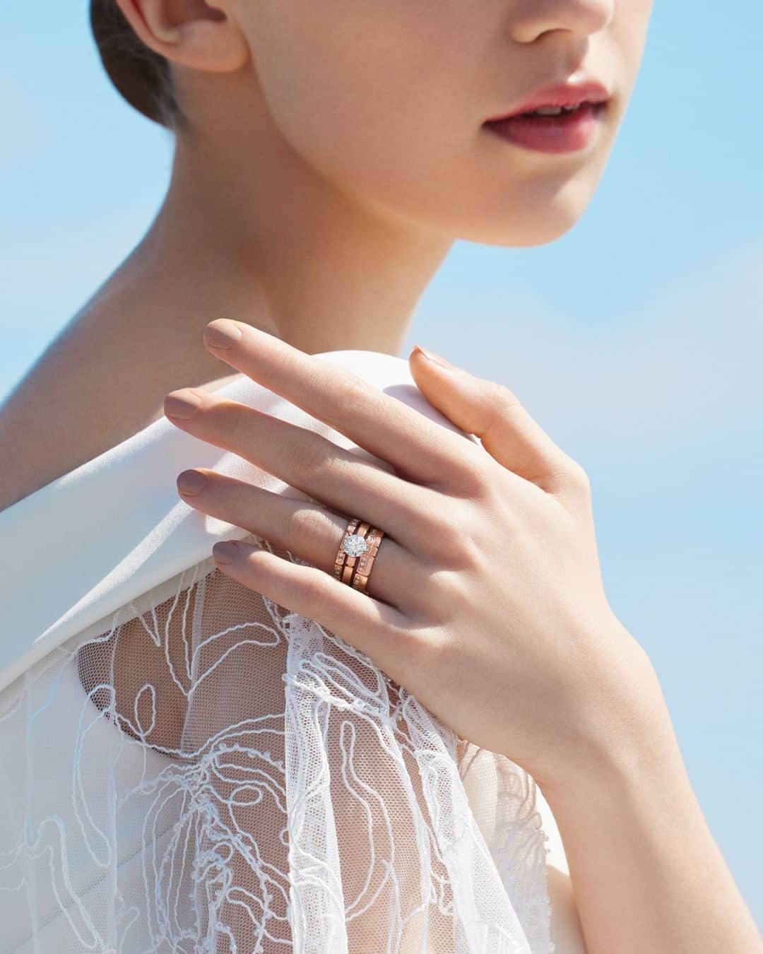 TASAKIさんのインスタグラム写真 - (TASAKIInstagram)「Perfect for the stylish bride, the 'PIANO' engagement ring glows with modern sophistication. Find your special sparkle of happiness at TASAKI.  モダンな洗練を奏でる輝きがスタイリッシュな花嫁にふさわしい「PIANO (ピアノ)」のエンゲージメントリング。 6月25日(日)まで開催中のブライダルフェアで、ふたりに寄り添う幸せの煌めきを見つけて。  #TASAKI #TASAKIdiamond」6月12日 19時00分 - tasaki_intl