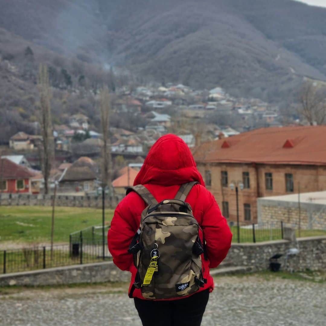 のインスタグラム：「To walk in nature 🌵🌳🌴 is to witness a thousand miracles.  Hazlina H  #CabinZero #Travel #backpack #packing #Zerohassletravel」