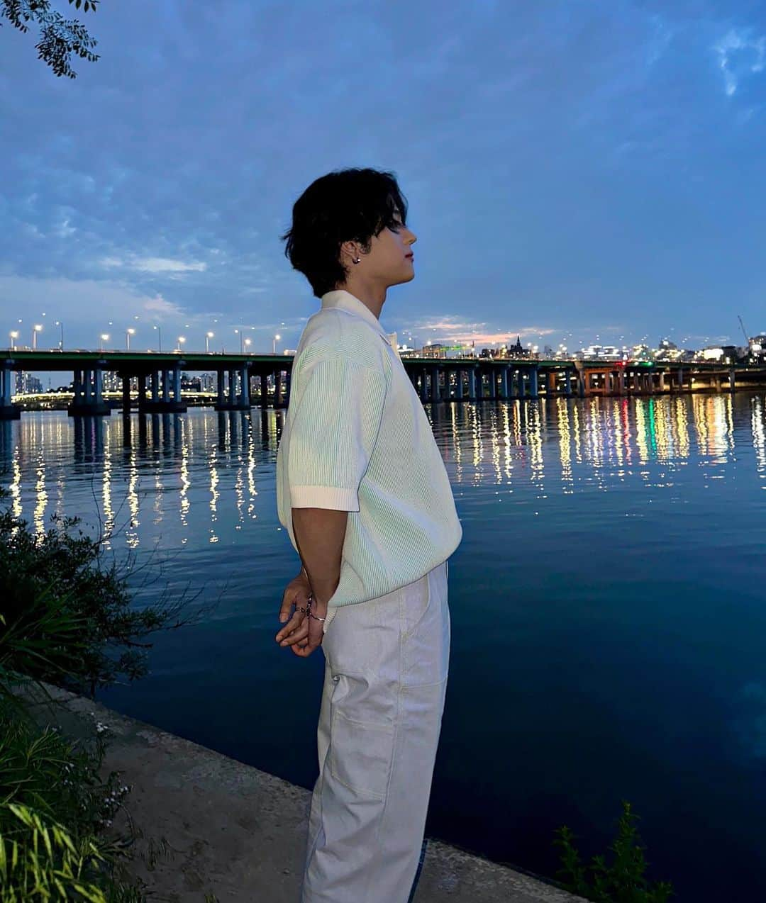 キム・ウジンさんのインスタグラム写真 - (キム・ウジンInstagram)「[#우진] Han river🌙」6月12日 19時02分 - woooojin0408