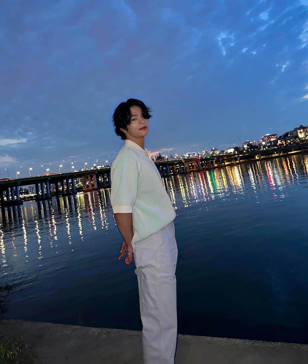 キム・ウジンさんのインスタグラム写真 - (キム・ウジンInstagram)「[#우진] Han river🌙」6月12日 19時02分 - woooojin0408