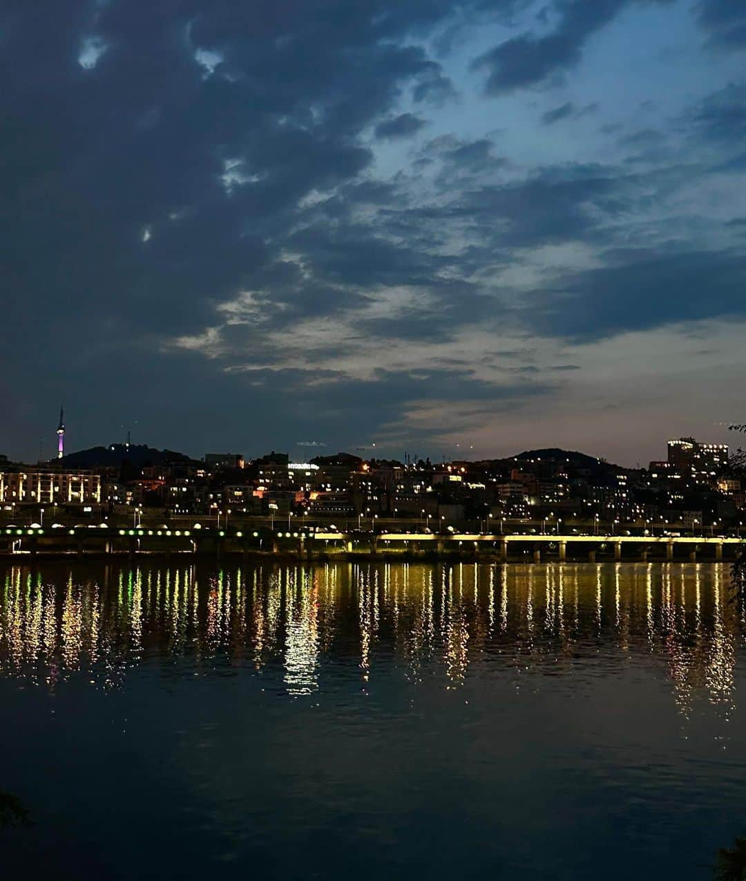 キム・ウジンさんのインスタグラム写真 - (キム・ウジンInstagram)「[#우진] Han river🌙」6月12日 19時02分 - woooojin0408