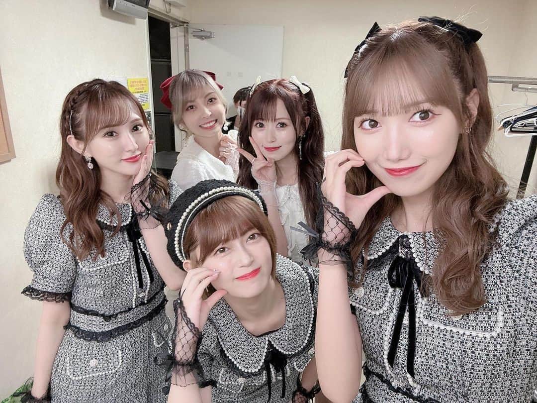 田中菜津美のインスタグラム：「. 久しぶりのアイドルとっても楽しかった 卒業しても変わらず応援してくれてるみなさんに もう一度歌って踊ってる姿を見てもらえてよかったです😌🎤 . 次は福岡で…✈️ .」