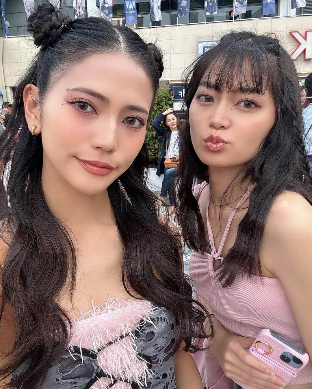 Marika Kajiwaraさんのインスタグラム写真 - (Marika KajiwaraInstagram)「この日の投稿はこれで最後💗 ＊ 同じ日の投稿３投稿もしたの 多分初めて😳 ＊ ＊ ＊ #BLACKPINK #bornpink #ブラックピンク #BLINK #京セラ #ライブコーデ #ライブ参戦 #lalisa」6月12日 19時13分 - marika__kw