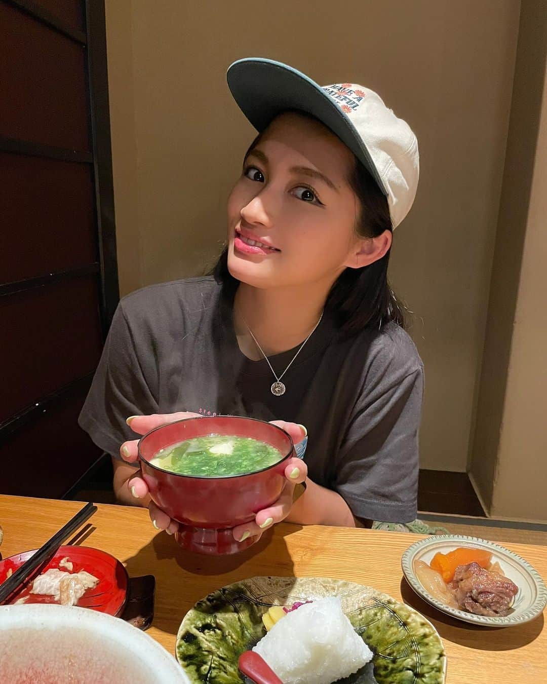清水香澄のインスタグラム：「. 初福岡。  ひたすらおいしかったな。  ずっとおなかいっぱいにならなきゃいいのに。。笑  また行きたい😋  #女とみそ汁 #百式」