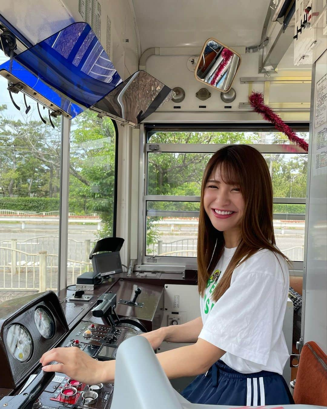 田尻夏樹（なつきんぐ）さんのインスタグラム写真 - (田尻夏樹（なつきんぐ）Instagram)「ちんちん電車貸切🙈✨✨ 　 　 みんなでわいわい電車旅をして 新世界で食い倒れ🍣🍻最高」6月12日 19時19分 - tajiri_natsuki