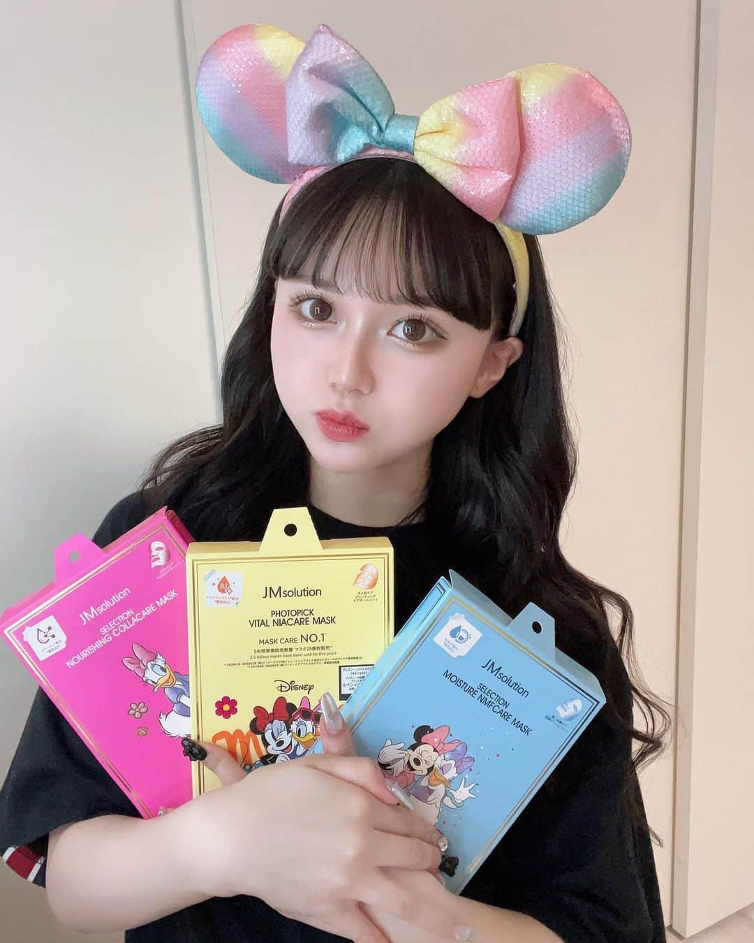 のインスタグラム：「・ 超超超可愛いパックの紹介です🌈🤍 ディズニーデザインで成分別に20種類もあるから自分に合った成分のパックが見つけられるはず✨ 私は”ナイアシンアミド”と”NMF”と”コラーゲン”の3種類を選びました💭 1枚ずつ個包装になってるから旅行とかの持ち運びにも便利だよっ✈️ ・ #jmjpedition #photopick #selection #夢が叶うシート #disney #フェイスマスク #ディズニーコラボ」